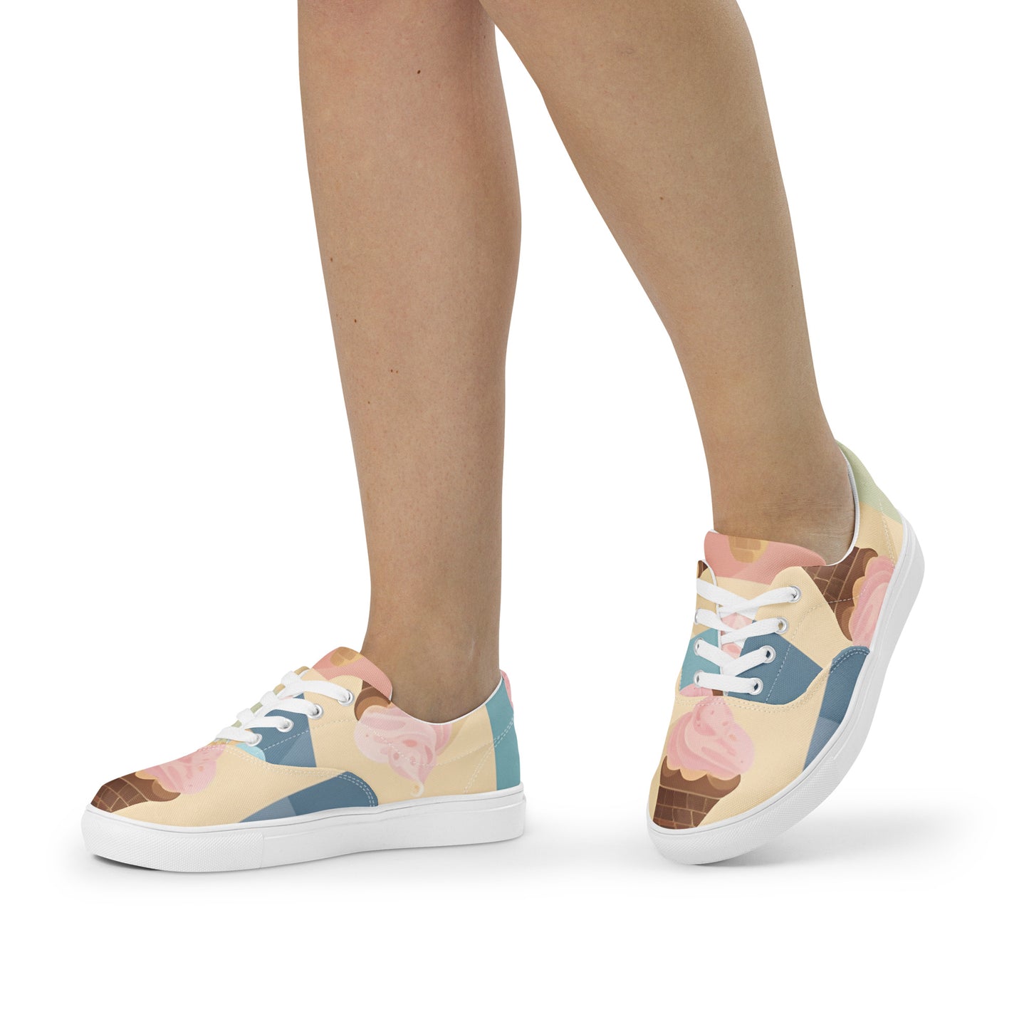 Women’s lace-up canvas shoes