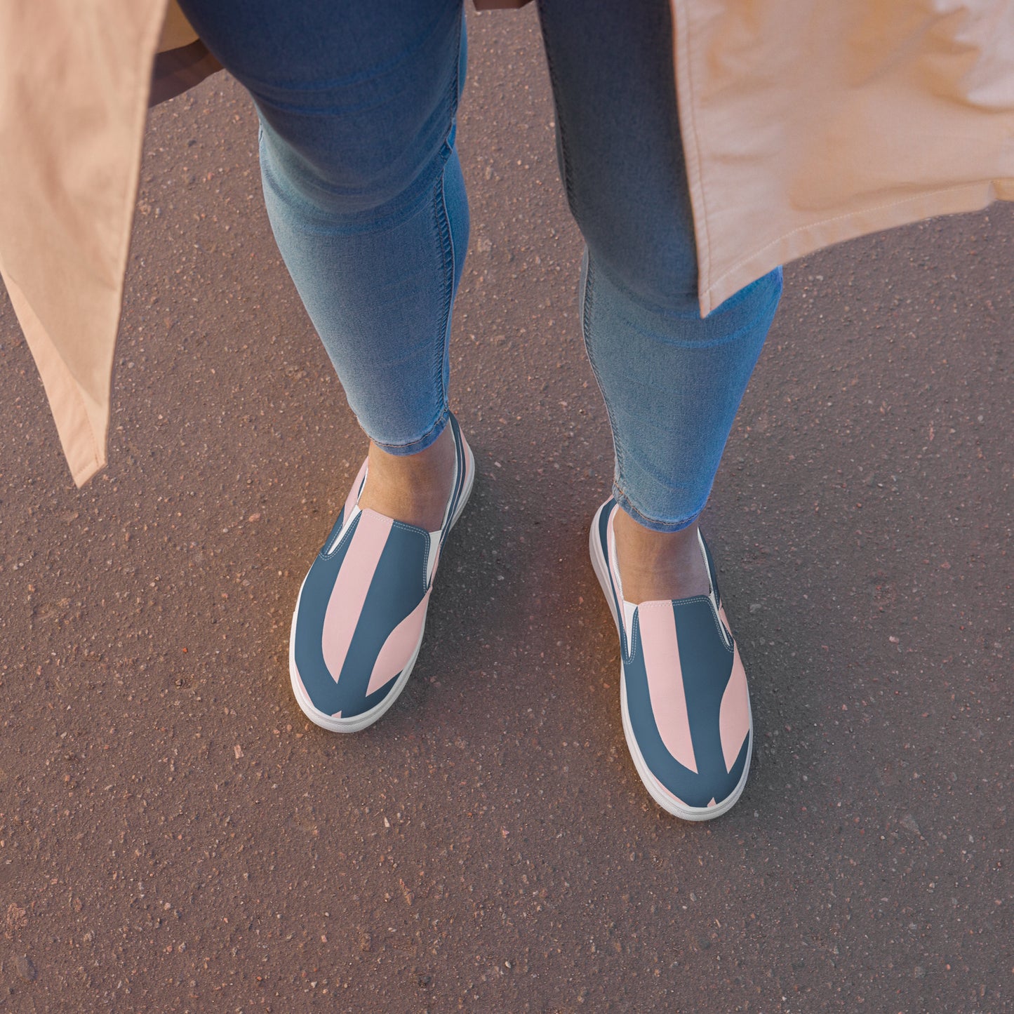 Women’s slip-on canvas shoes
