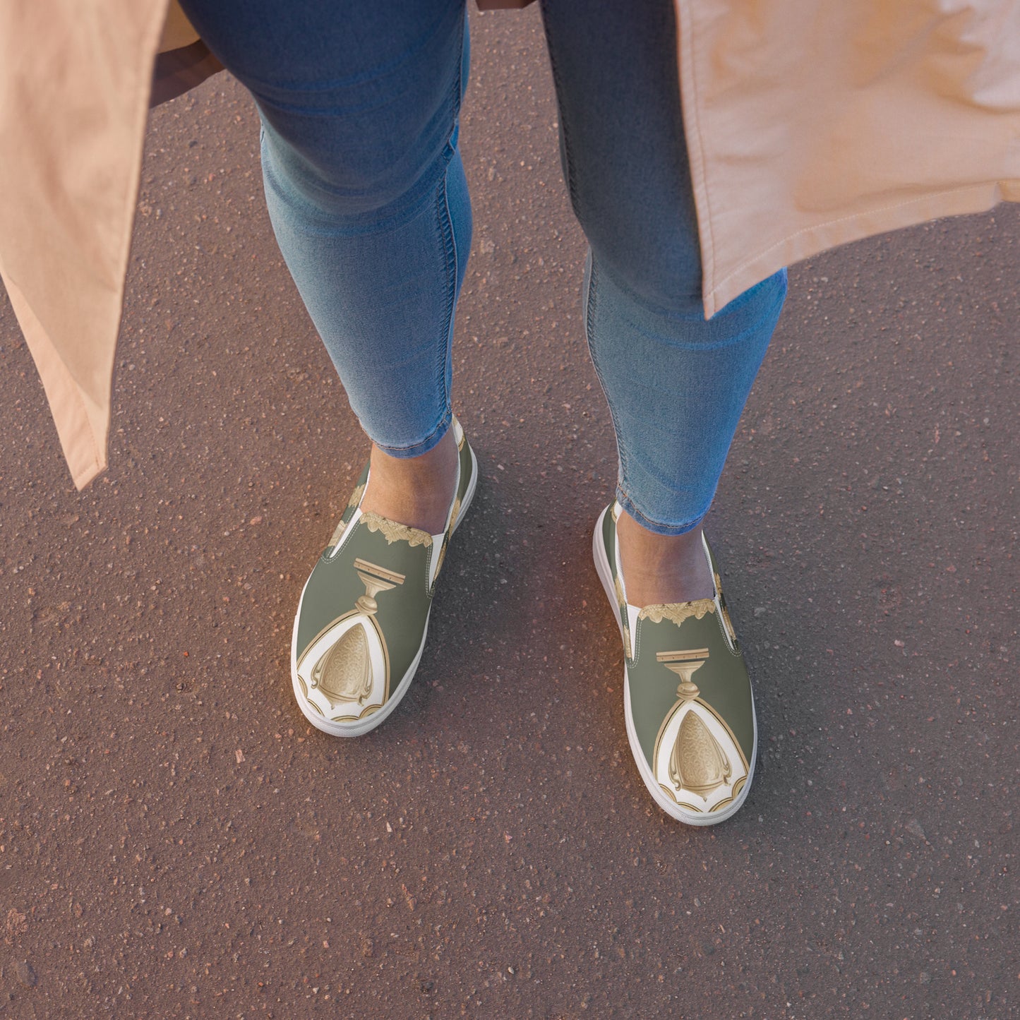 Women’s slip-on canvas shoes