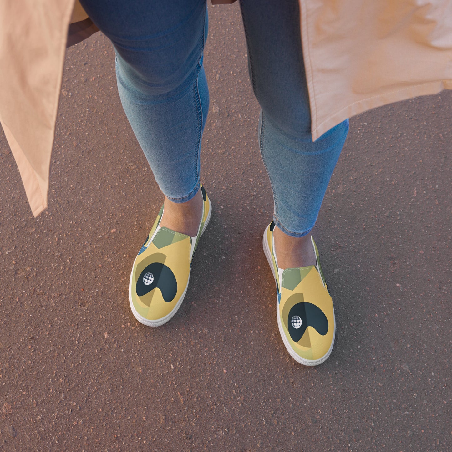 Women’s slip-on canvas shoes