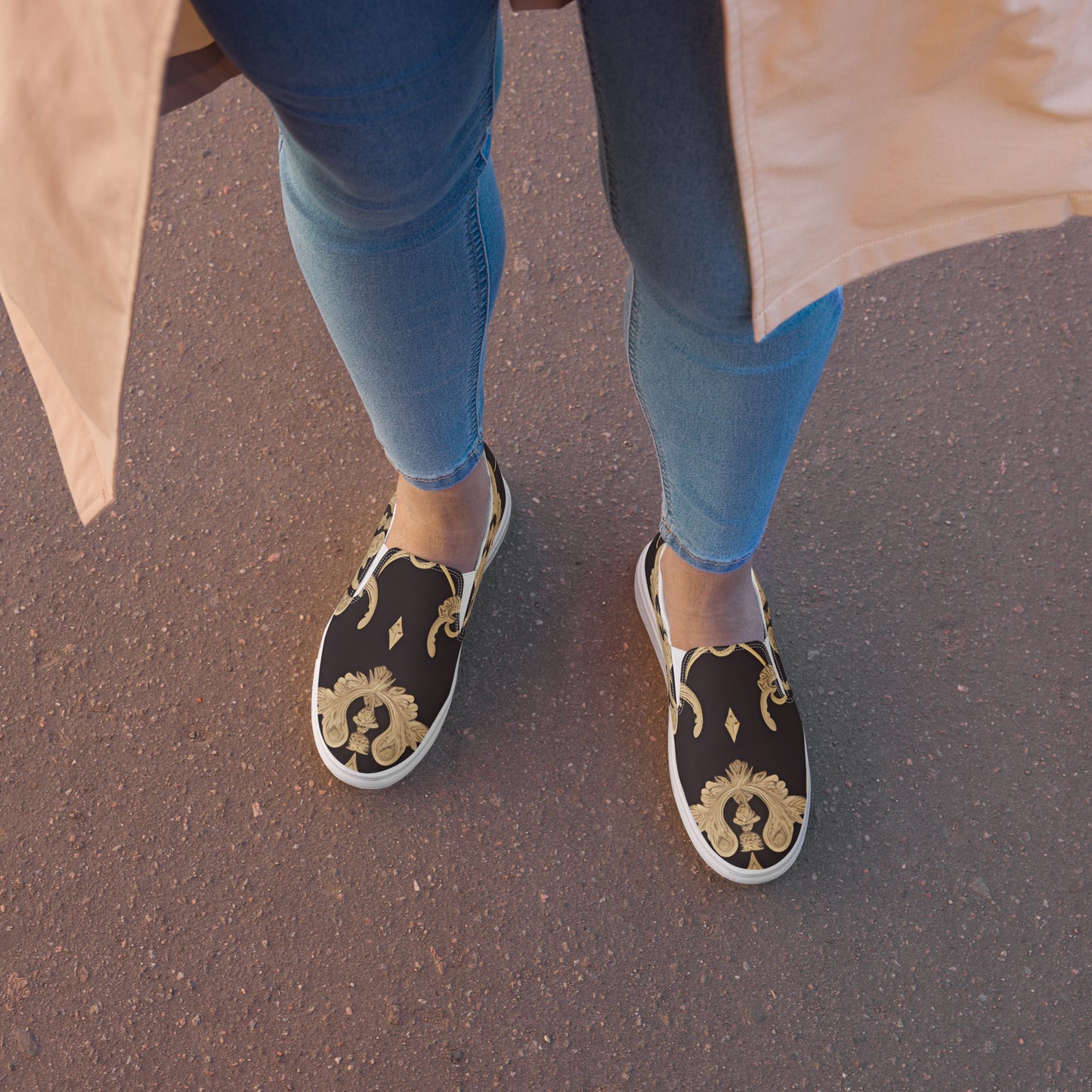 Women’s slip-on canvas shoes