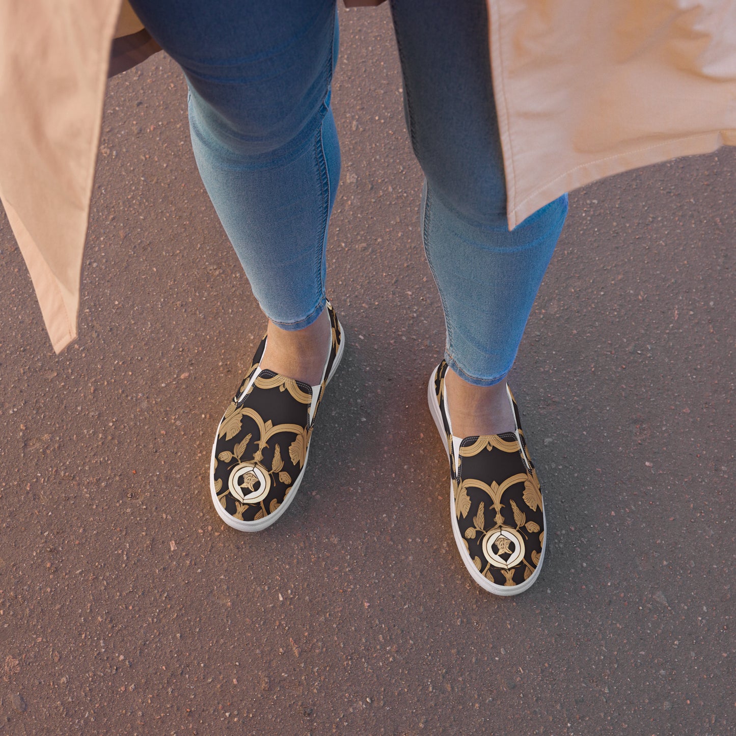 Women’s slip-on canvas shoes