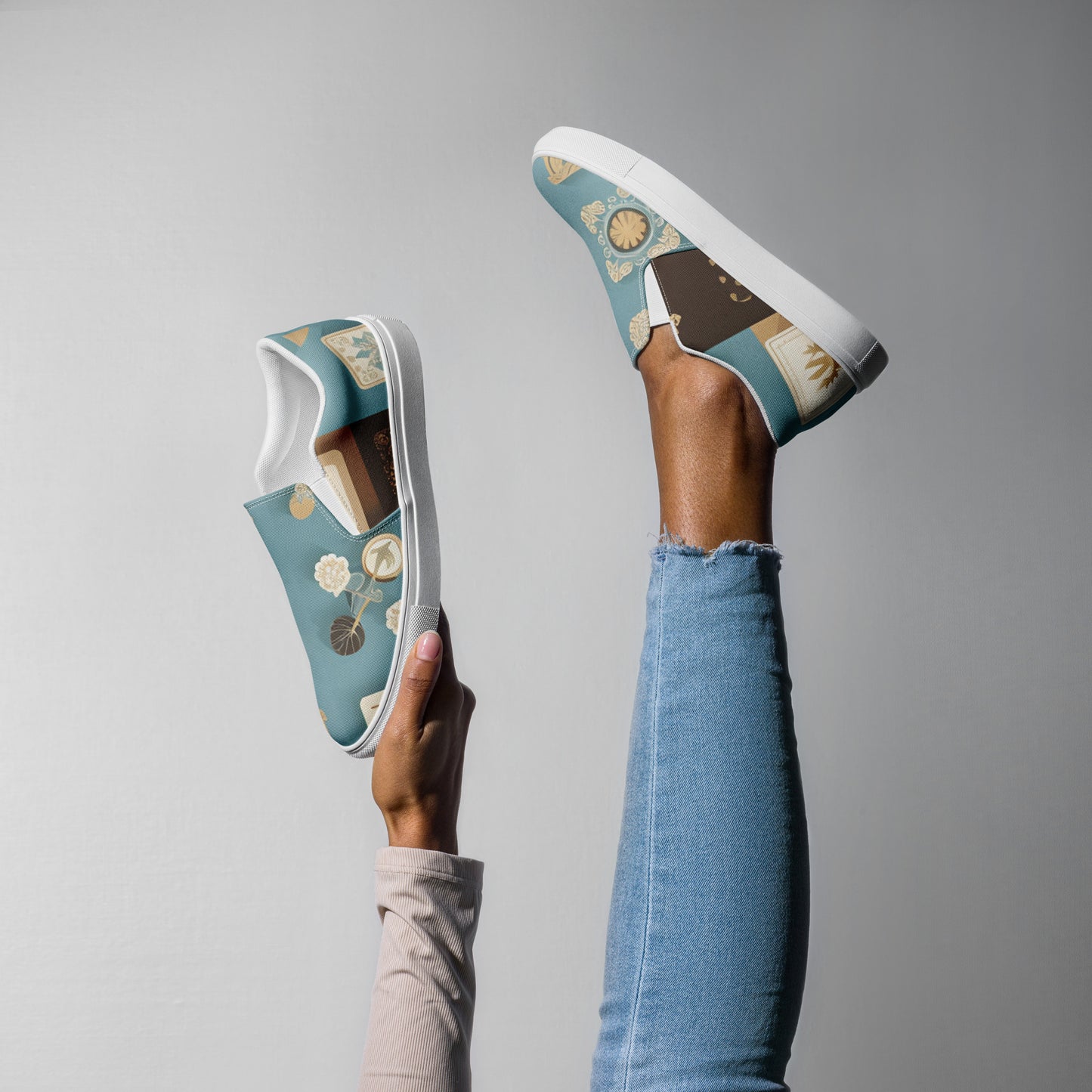 Women’s slip-on canvas shoes