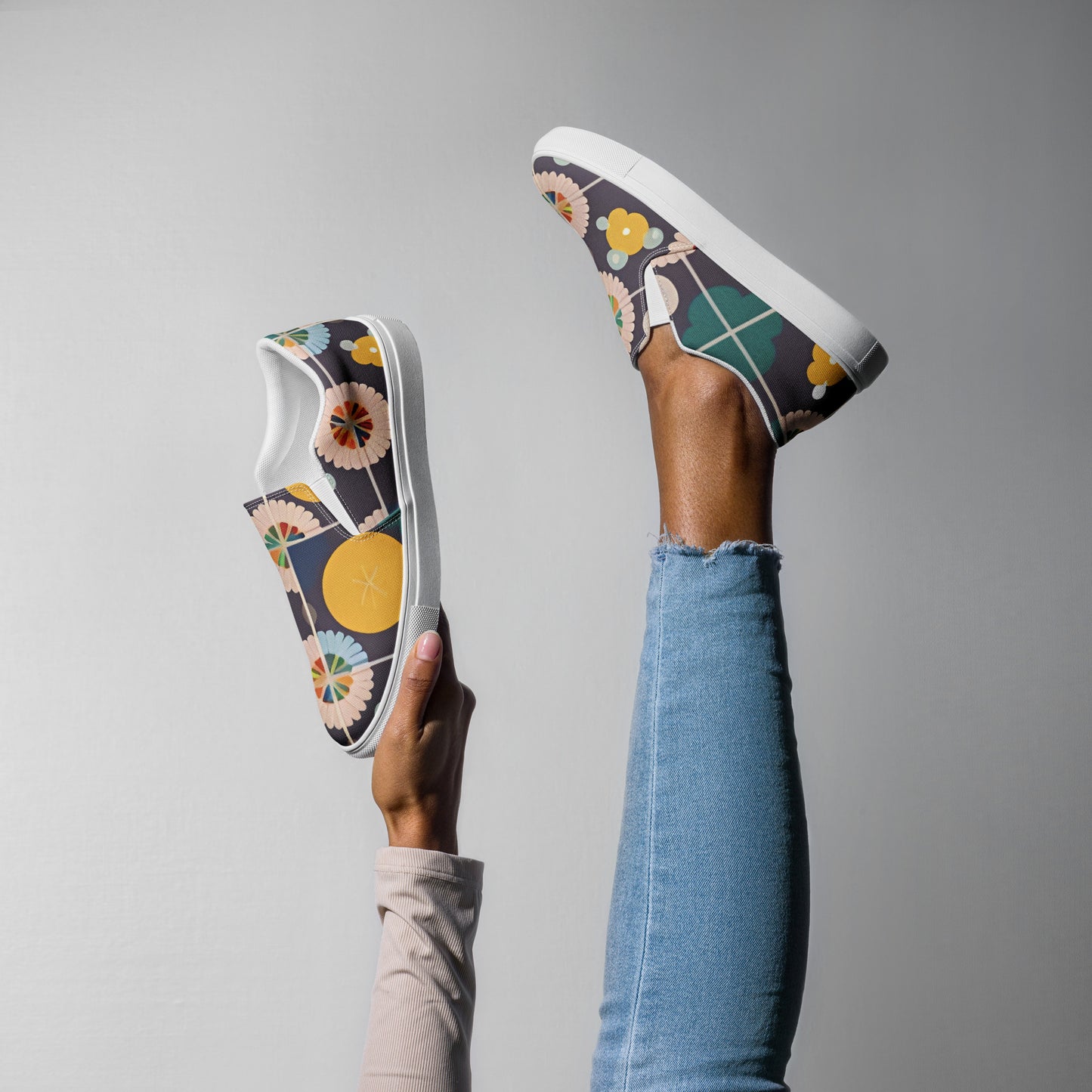 Women’s slip-on canvas shoes