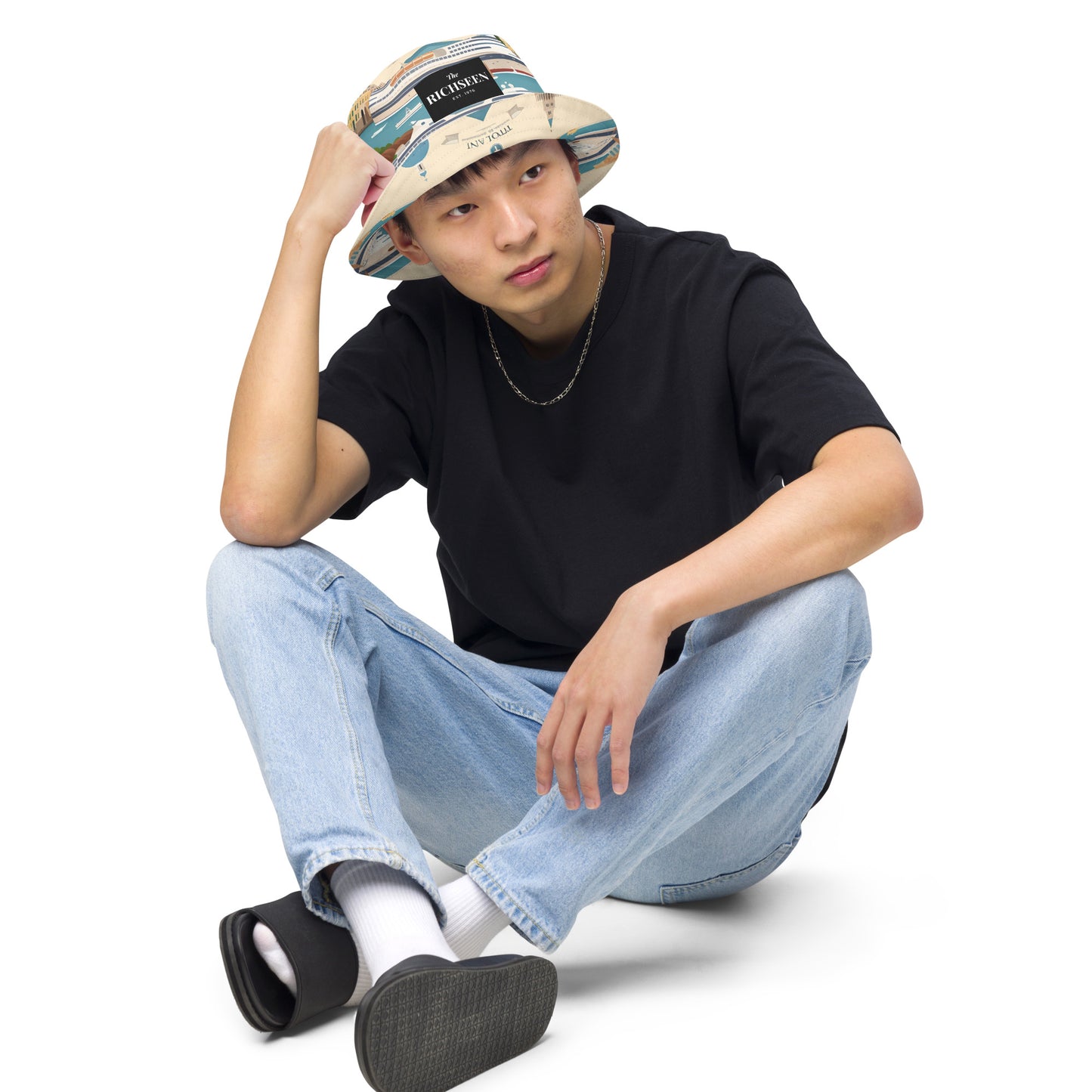 Reversible bucket hat