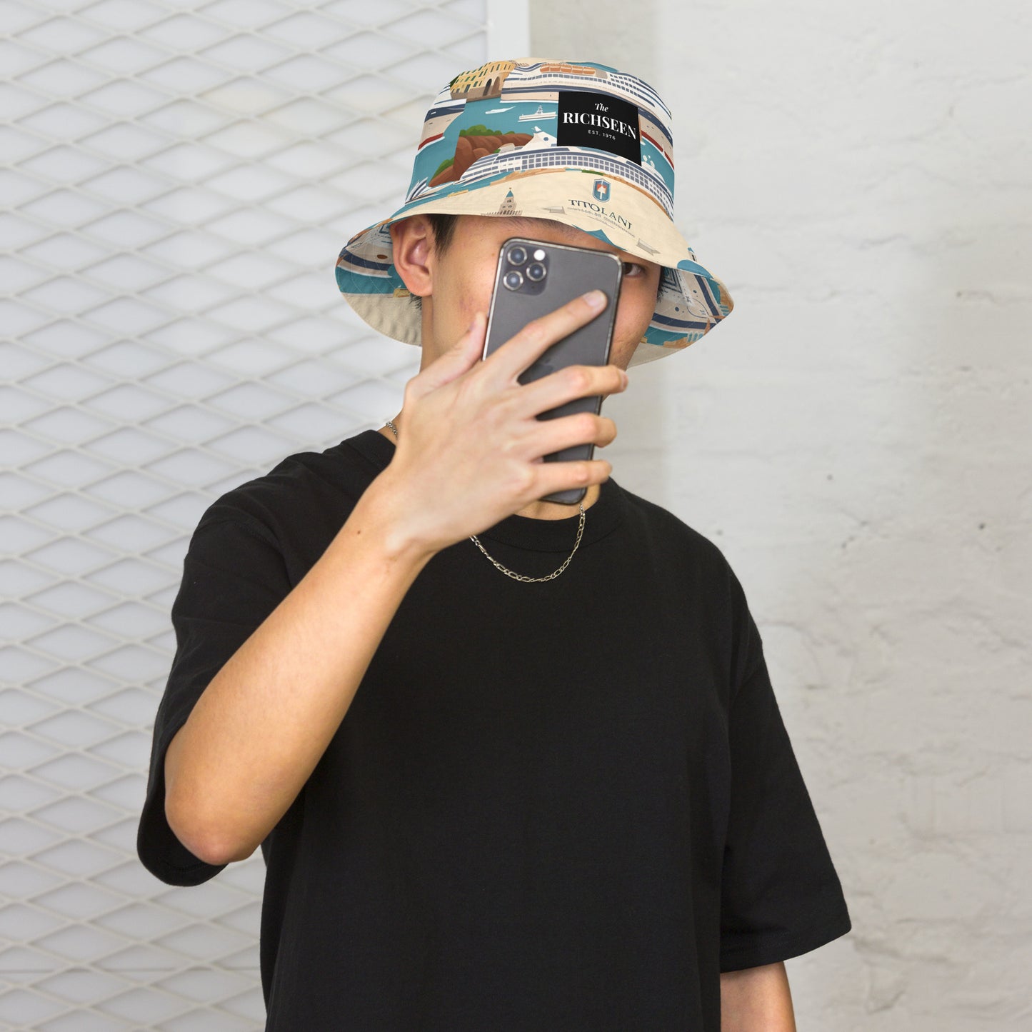 Reversible bucket hat