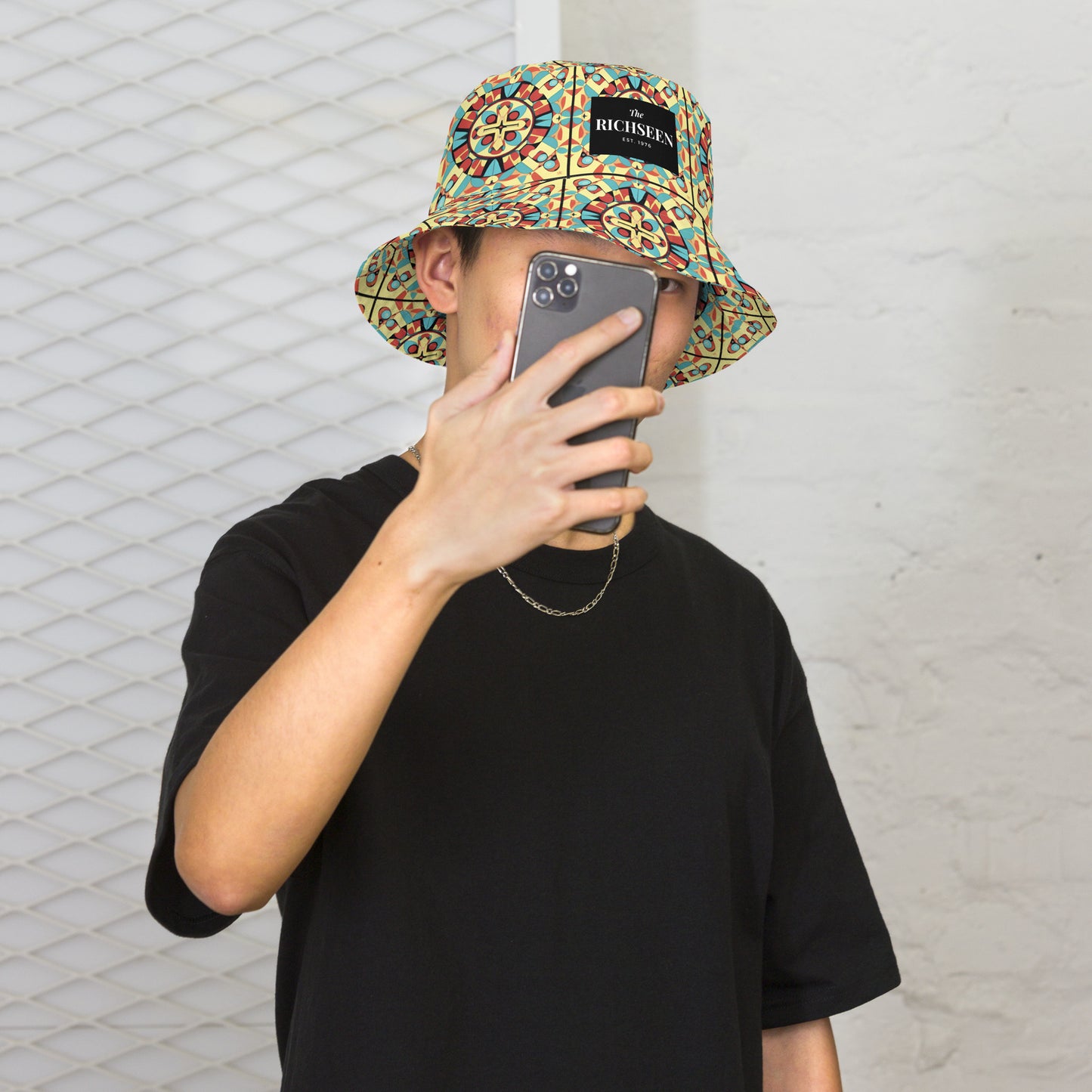 Reversible bucket hat