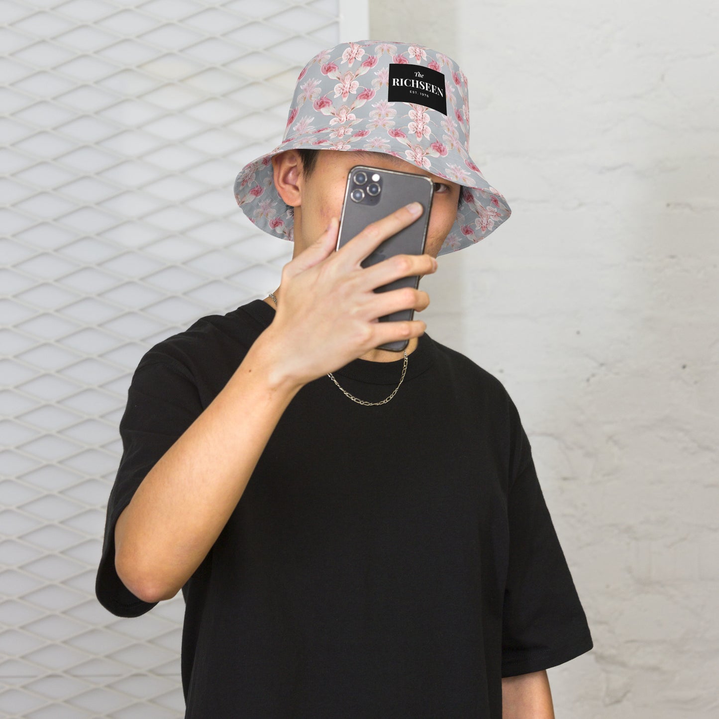 Reversible bucket hat