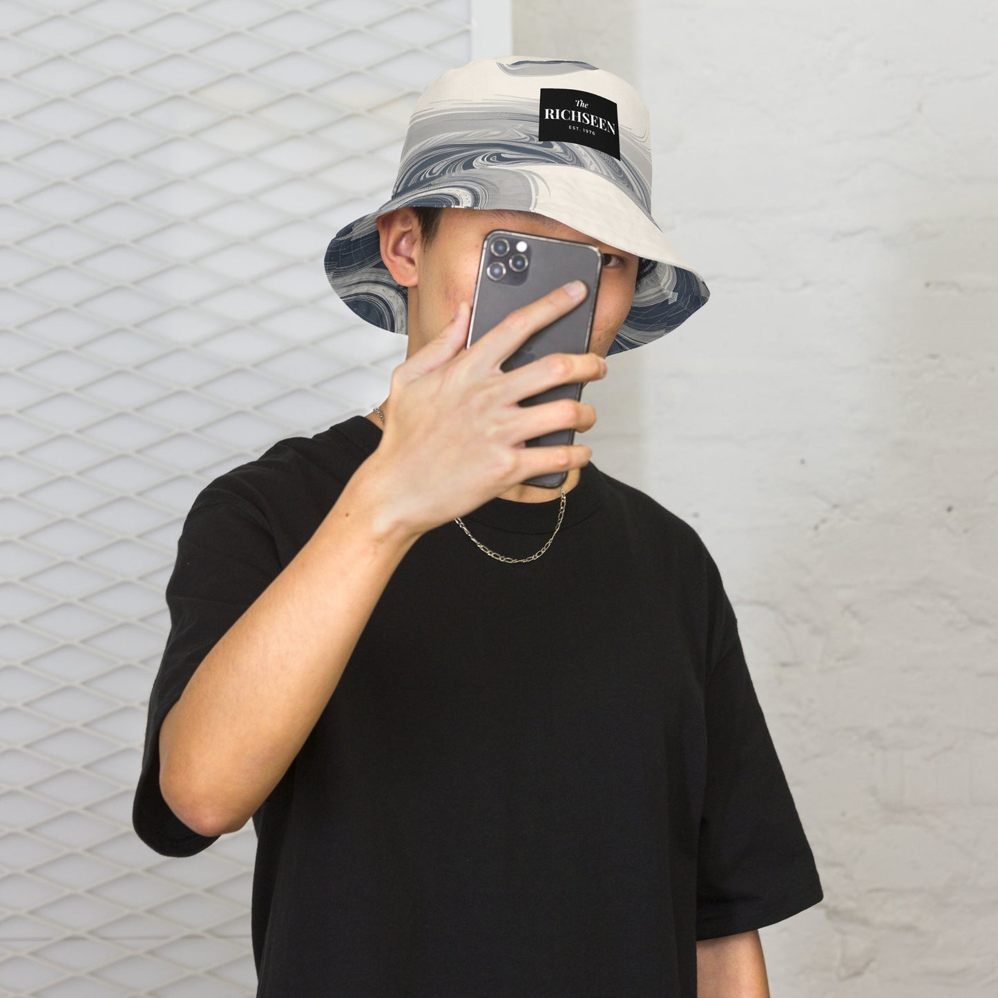 Reversible bucket hat