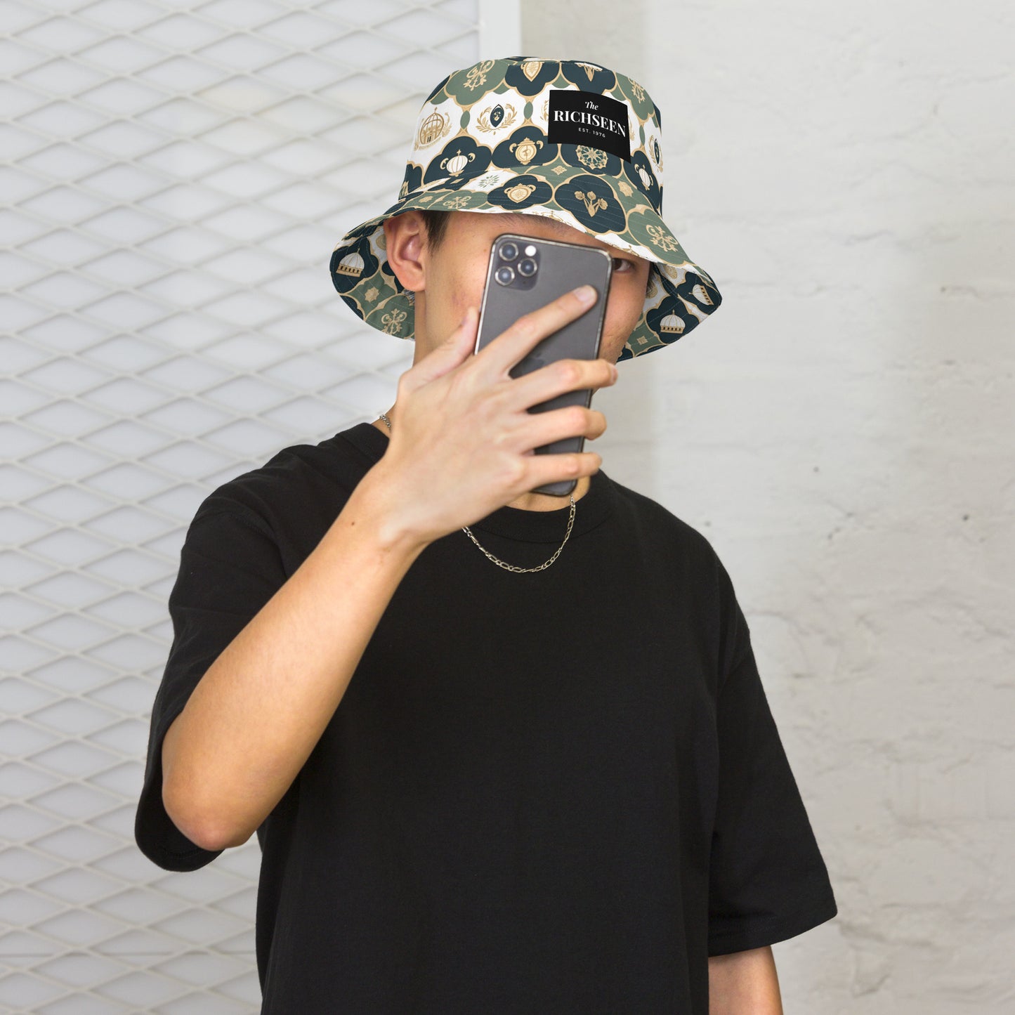 Reversible bucket hat