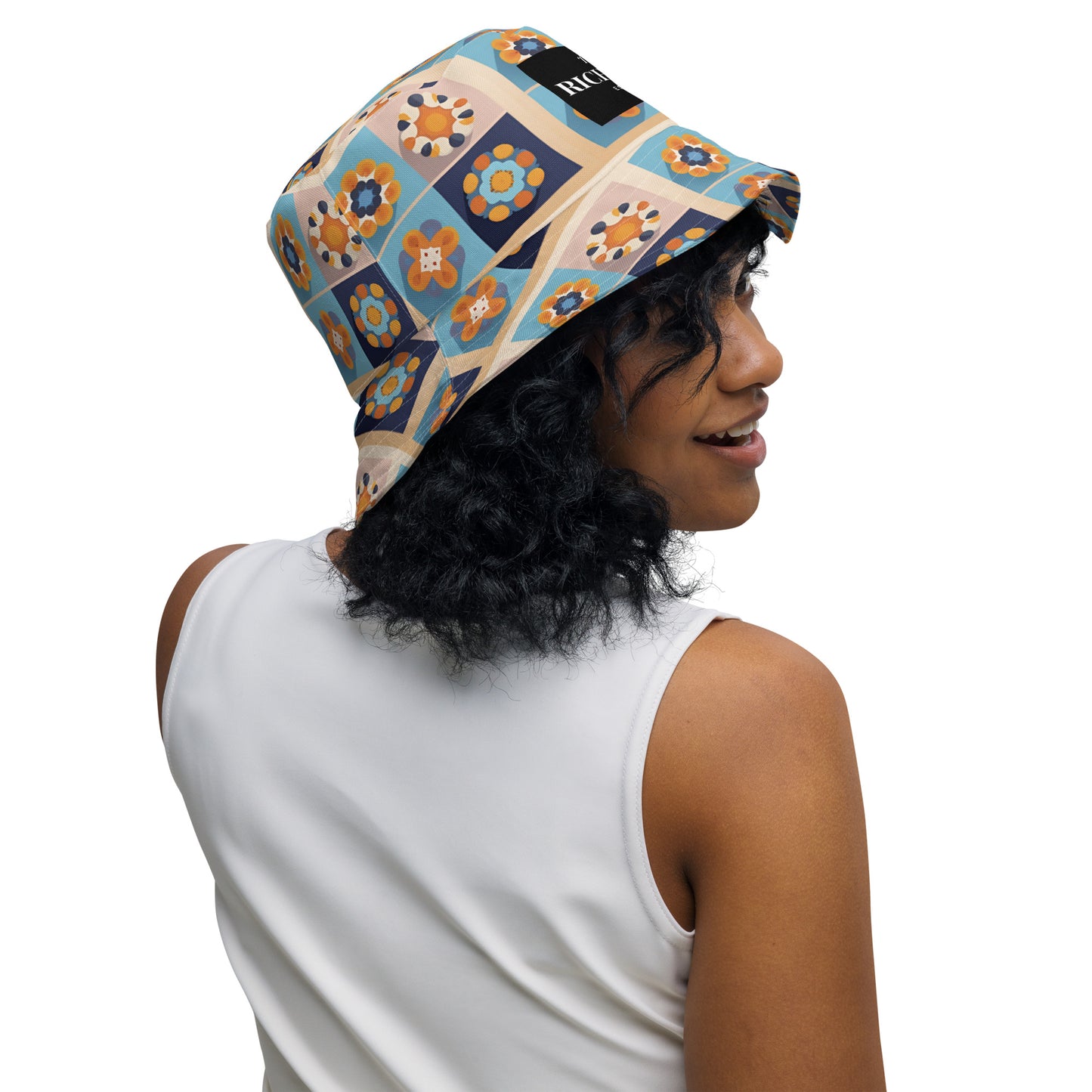 Reversible bucket hat