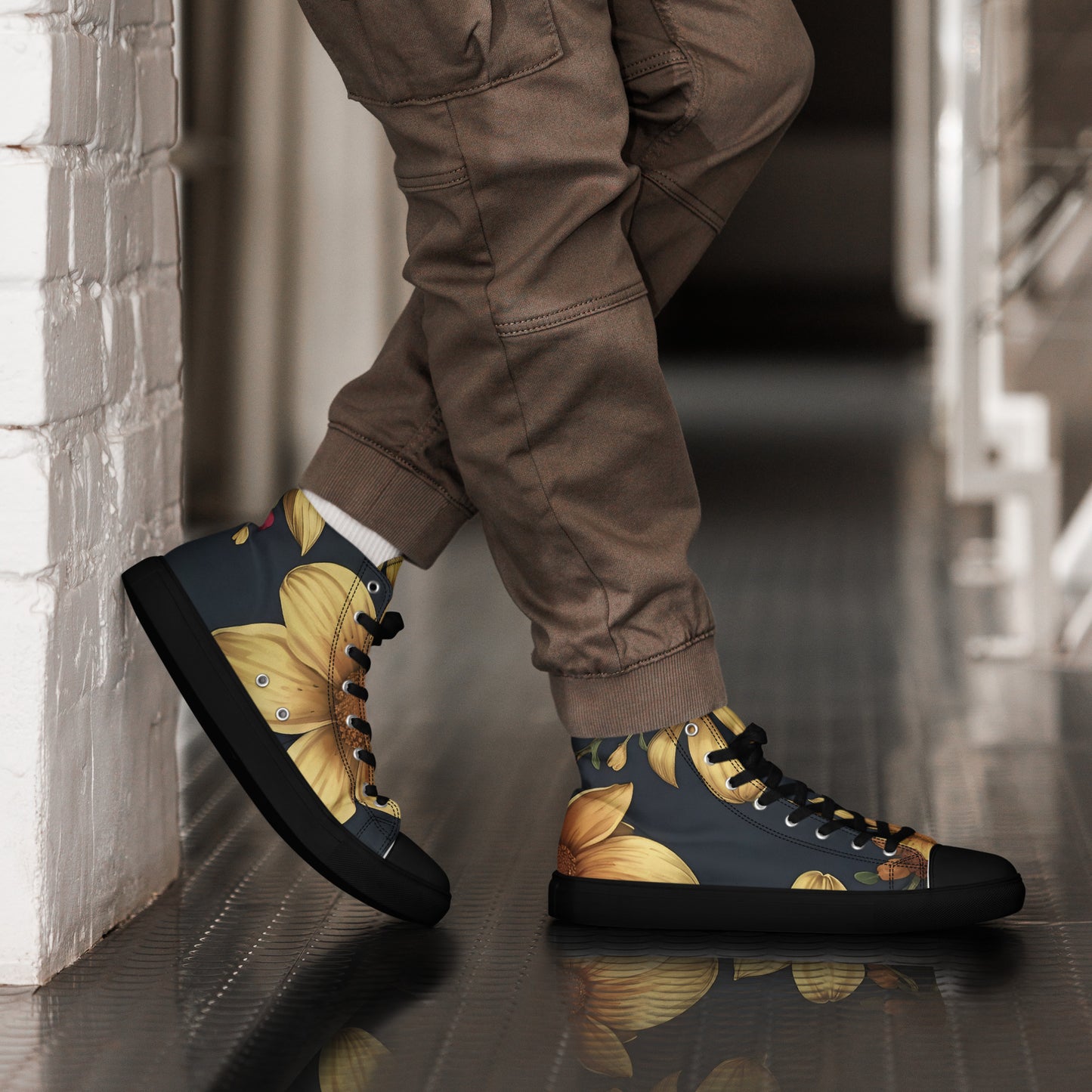 Men’s high top canvas shoes