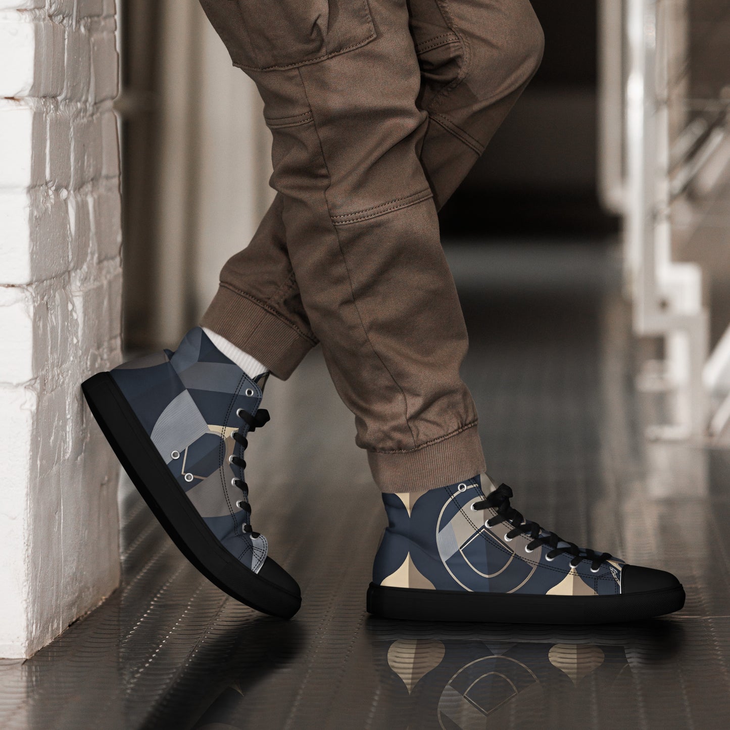 Men’s high top canvas shoes