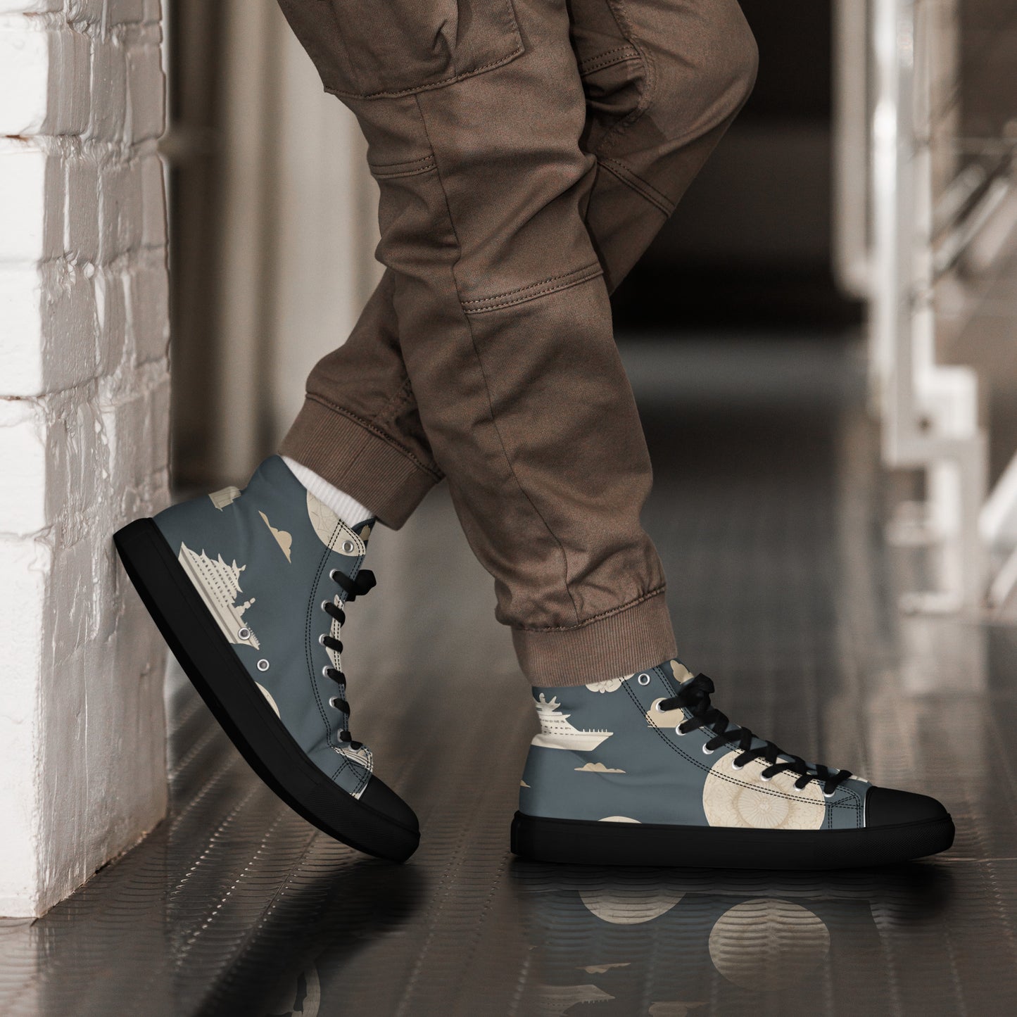 Men’s high top canvas shoes