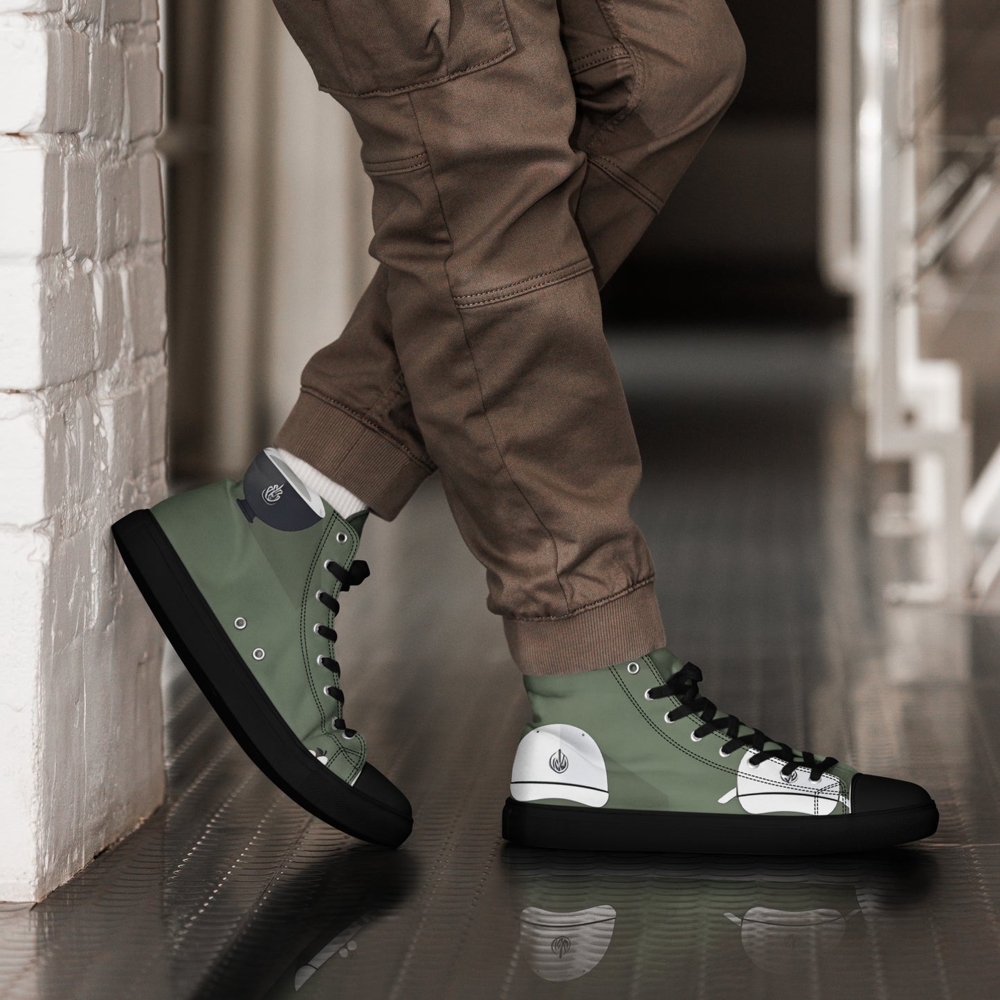 Men’s high top canvas shoes