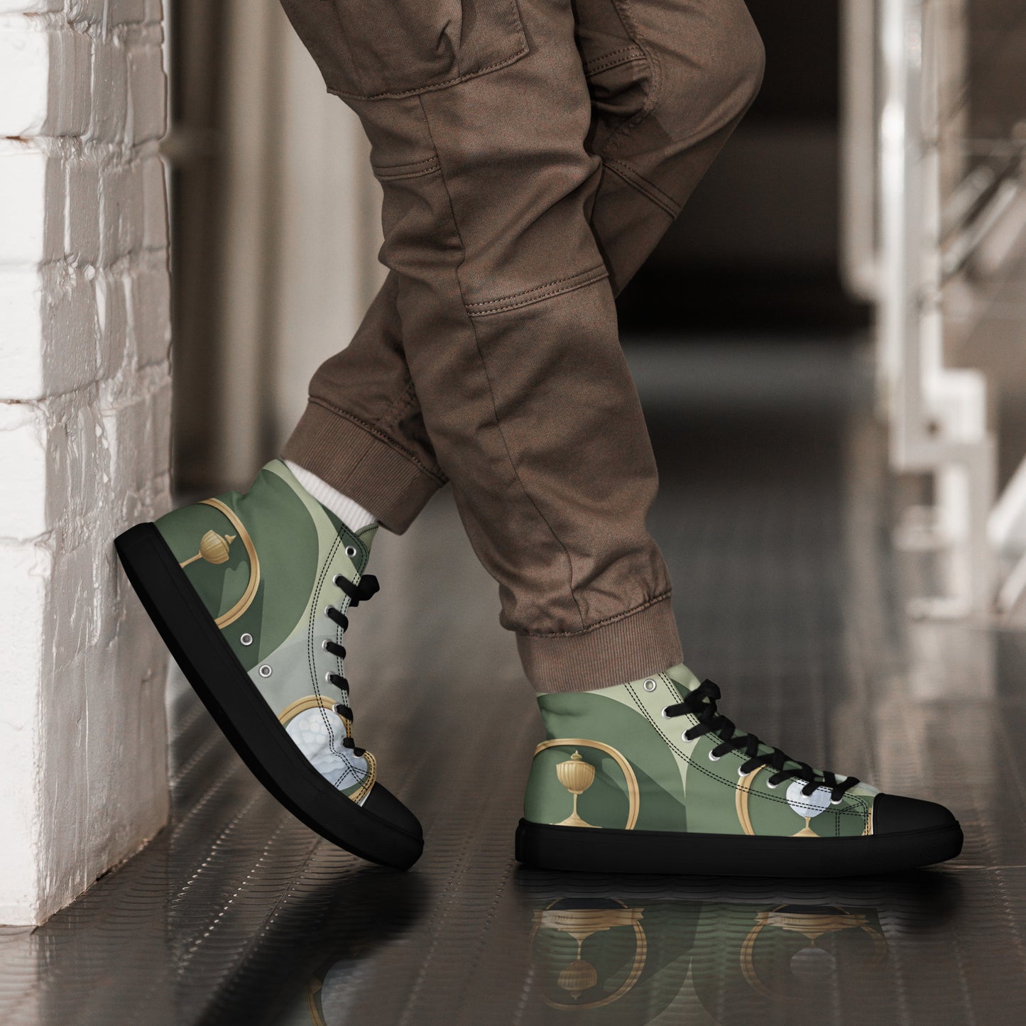 Men’s high top canvas shoes