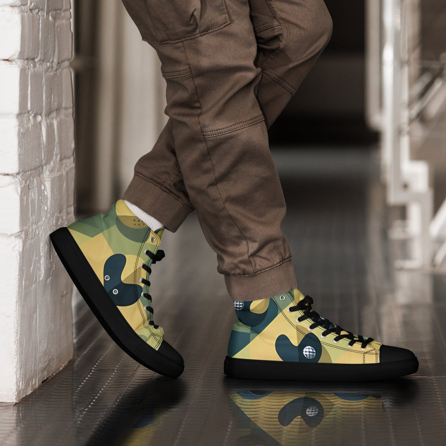 Men’s high top canvas shoes