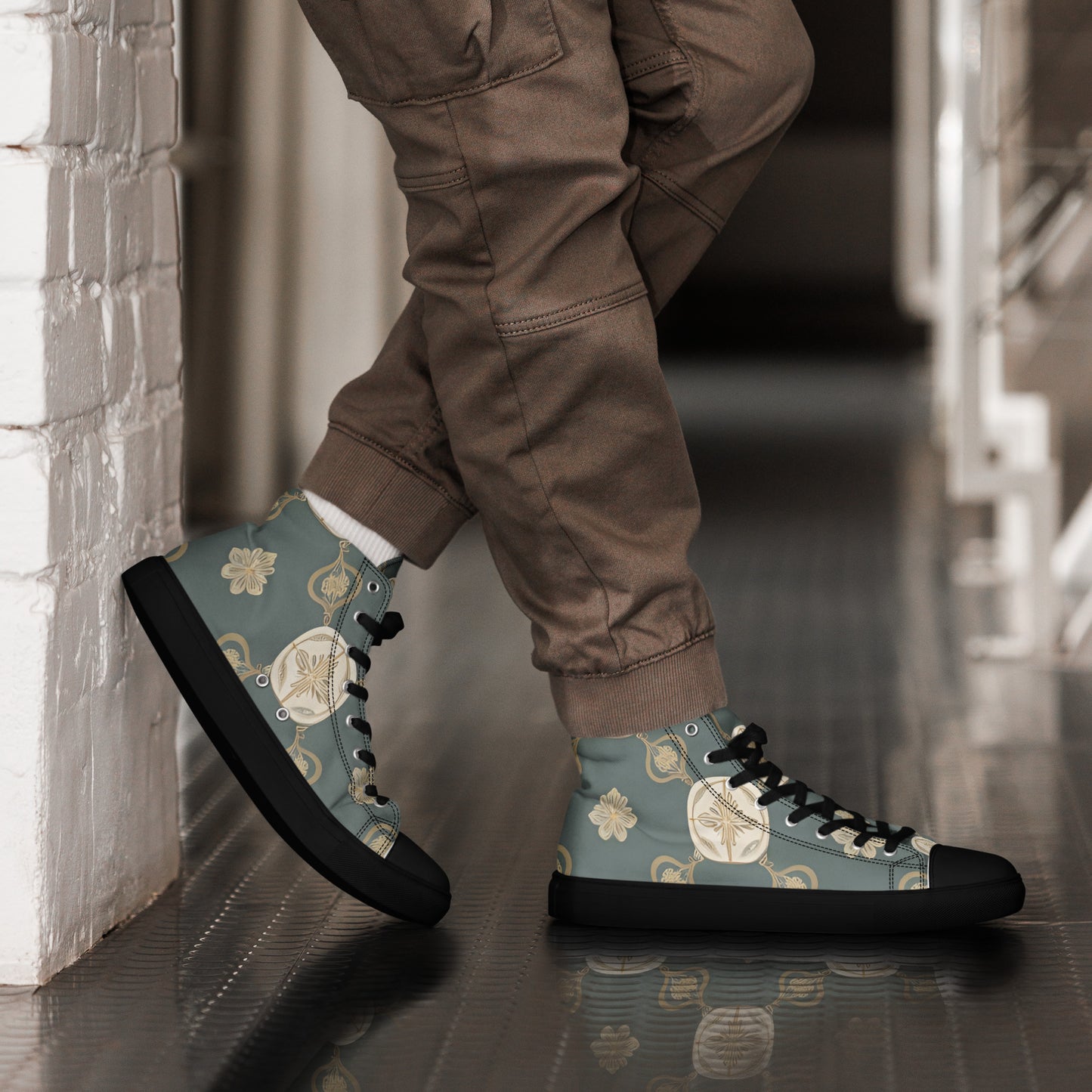 Men’s high top canvas shoes