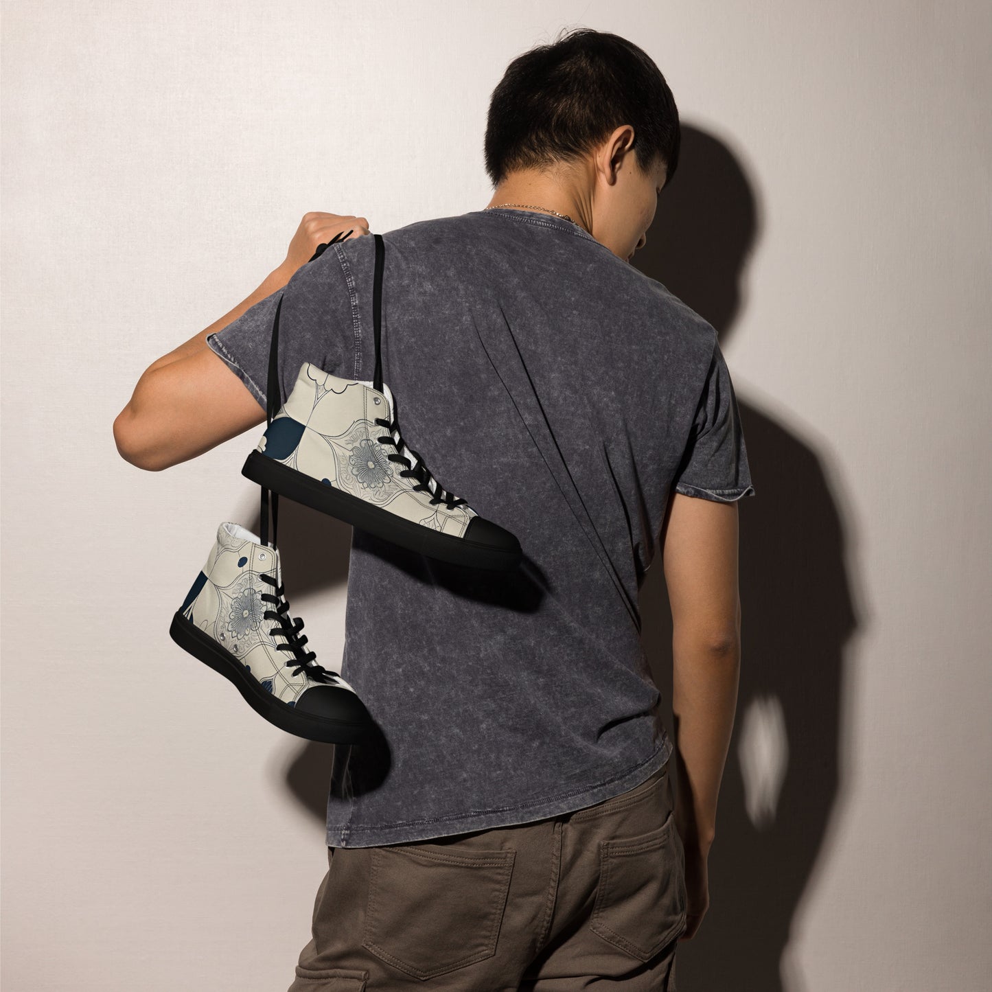 Men’s high top canvas shoes