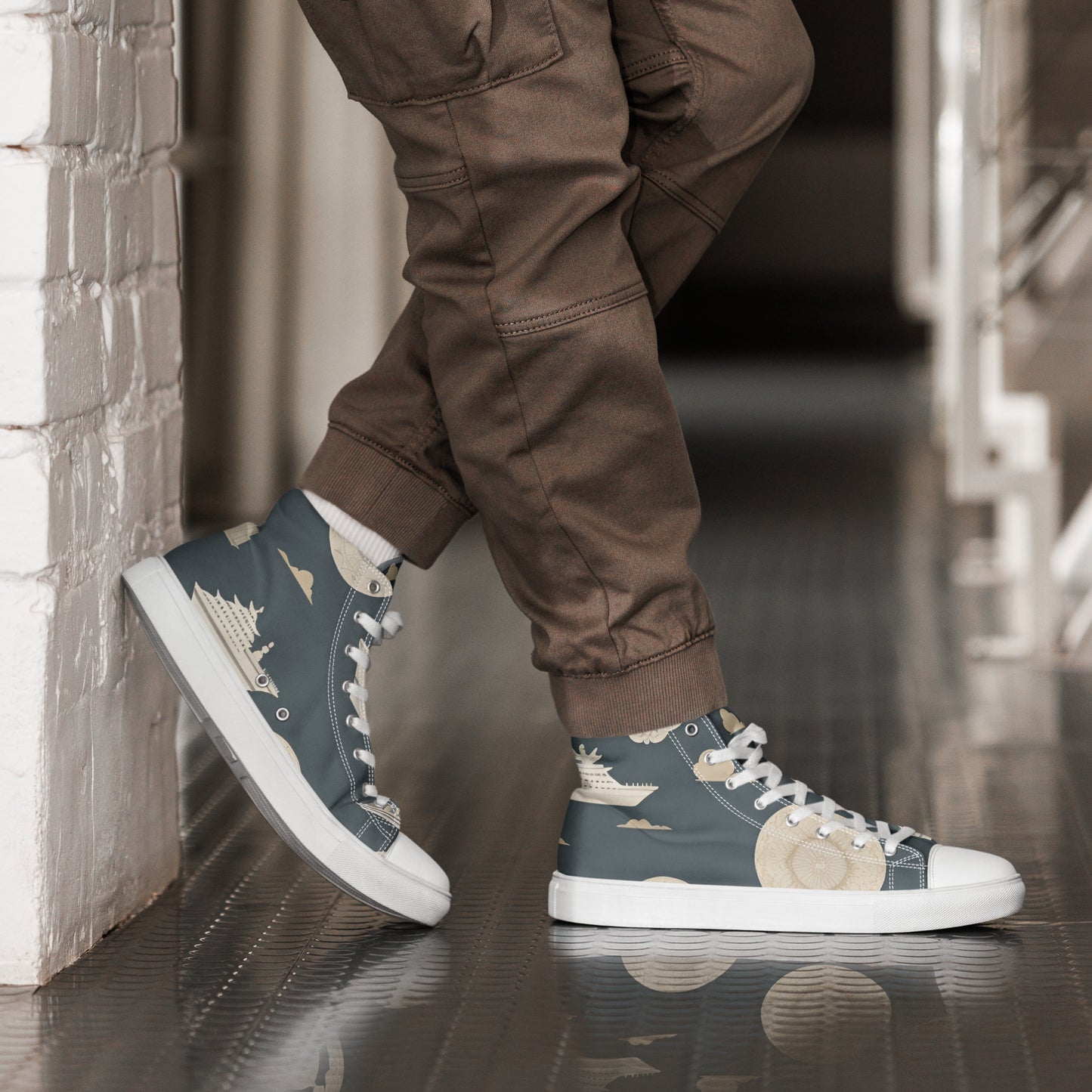 Men’s high top canvas shoes