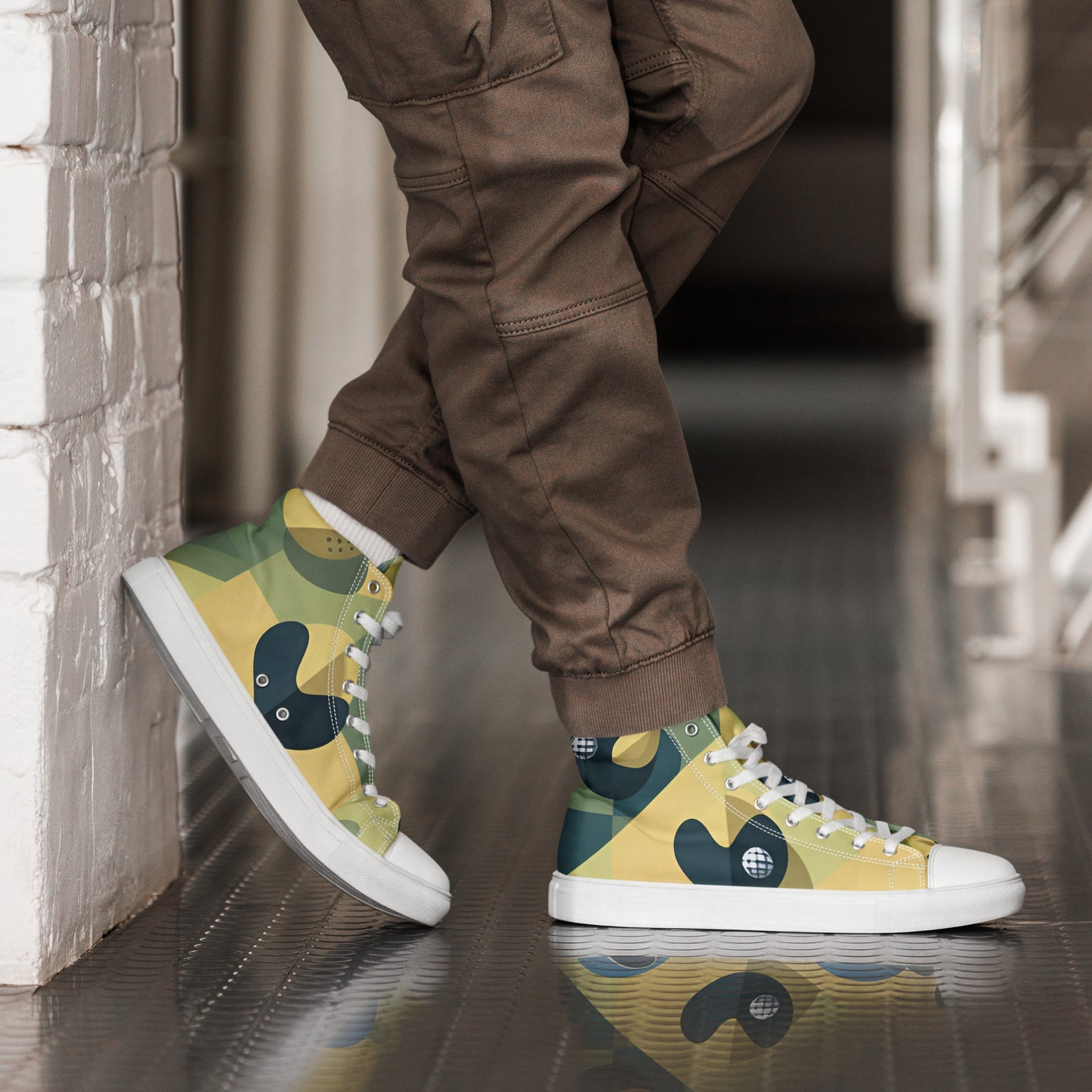 Men’s high top canvas shoes