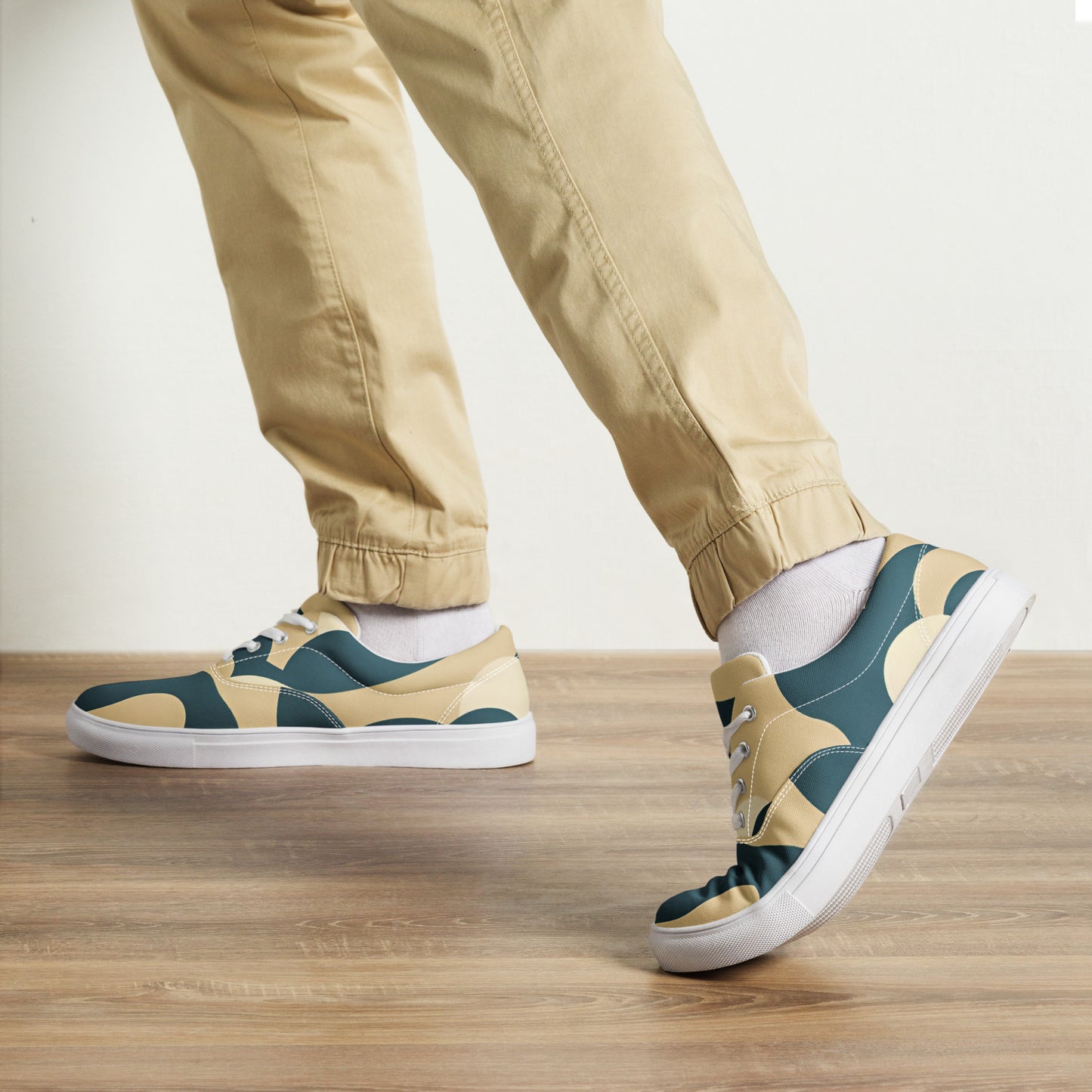 Men’s lace-up canvas shoes