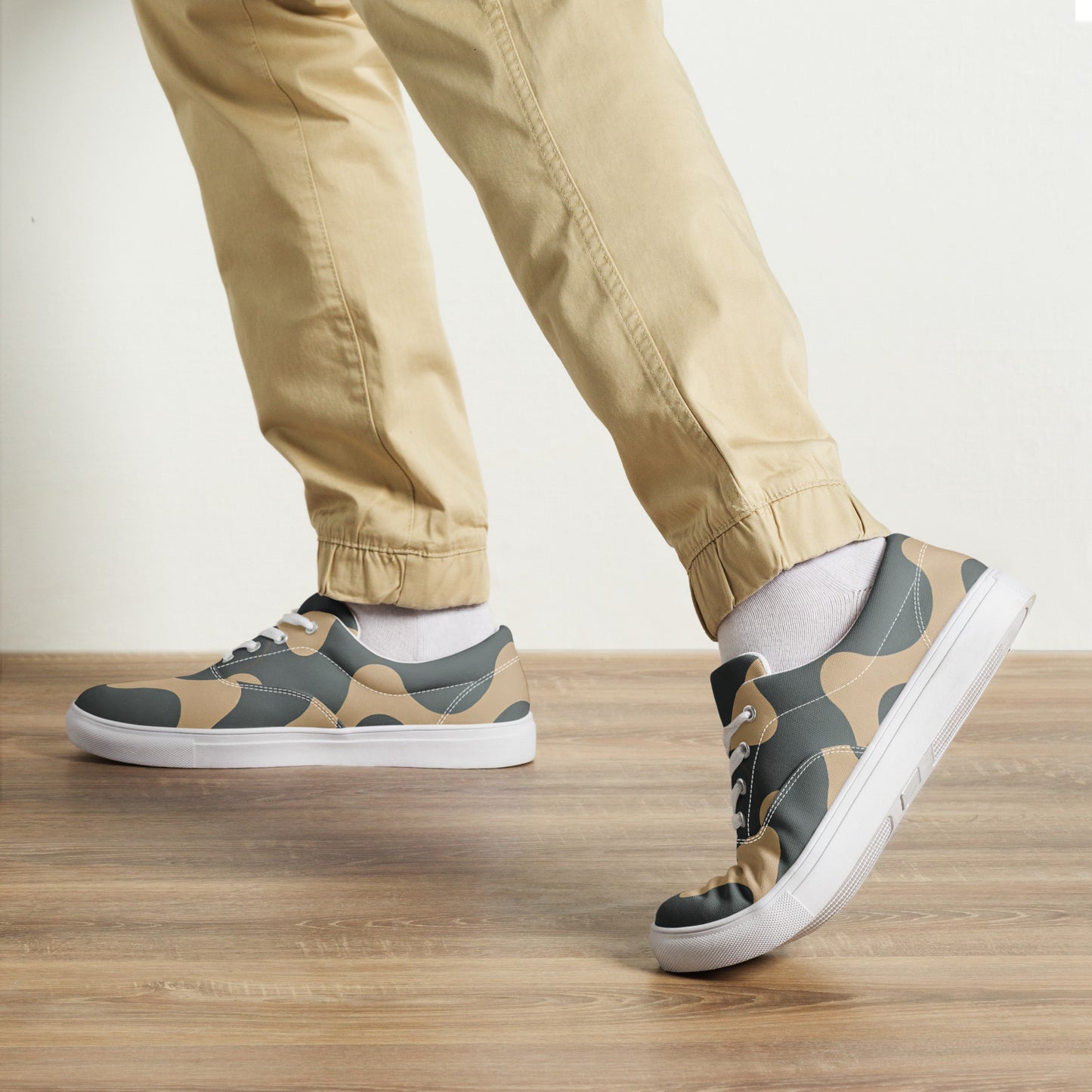 Men’s lace-up canvas shoes