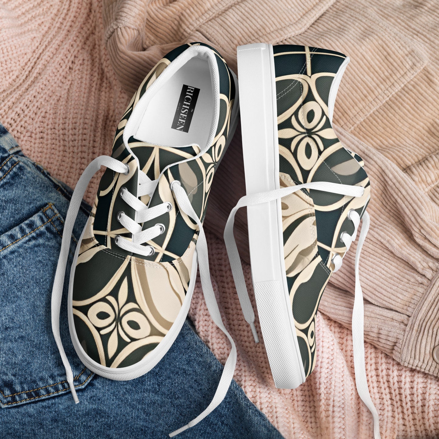 Men’s lace-up canvas shoes