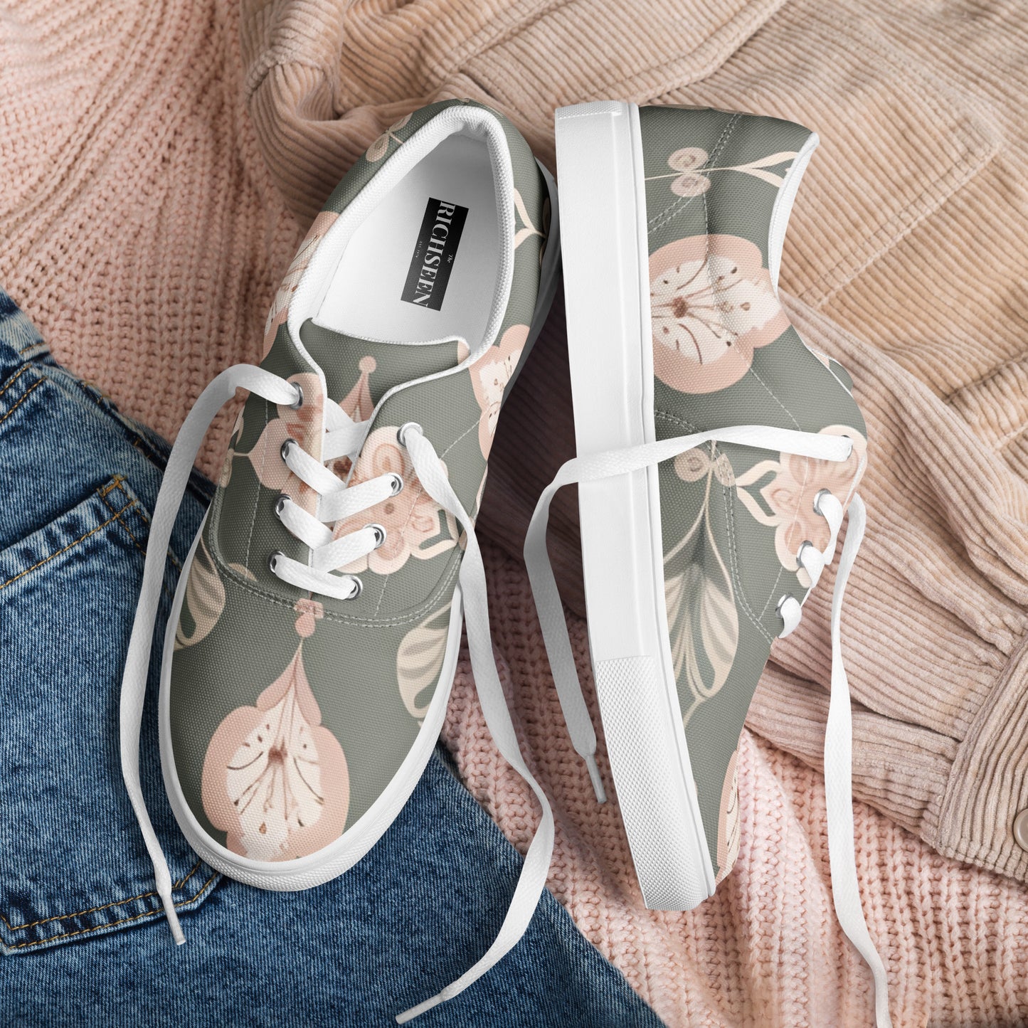 Men’s lace-up canvas shoes