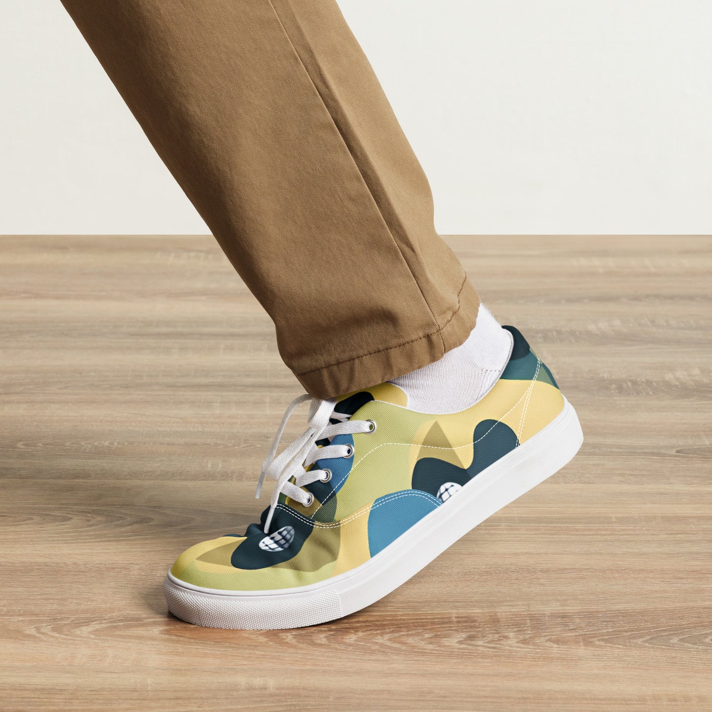 Men’s lace-up canvas shoes