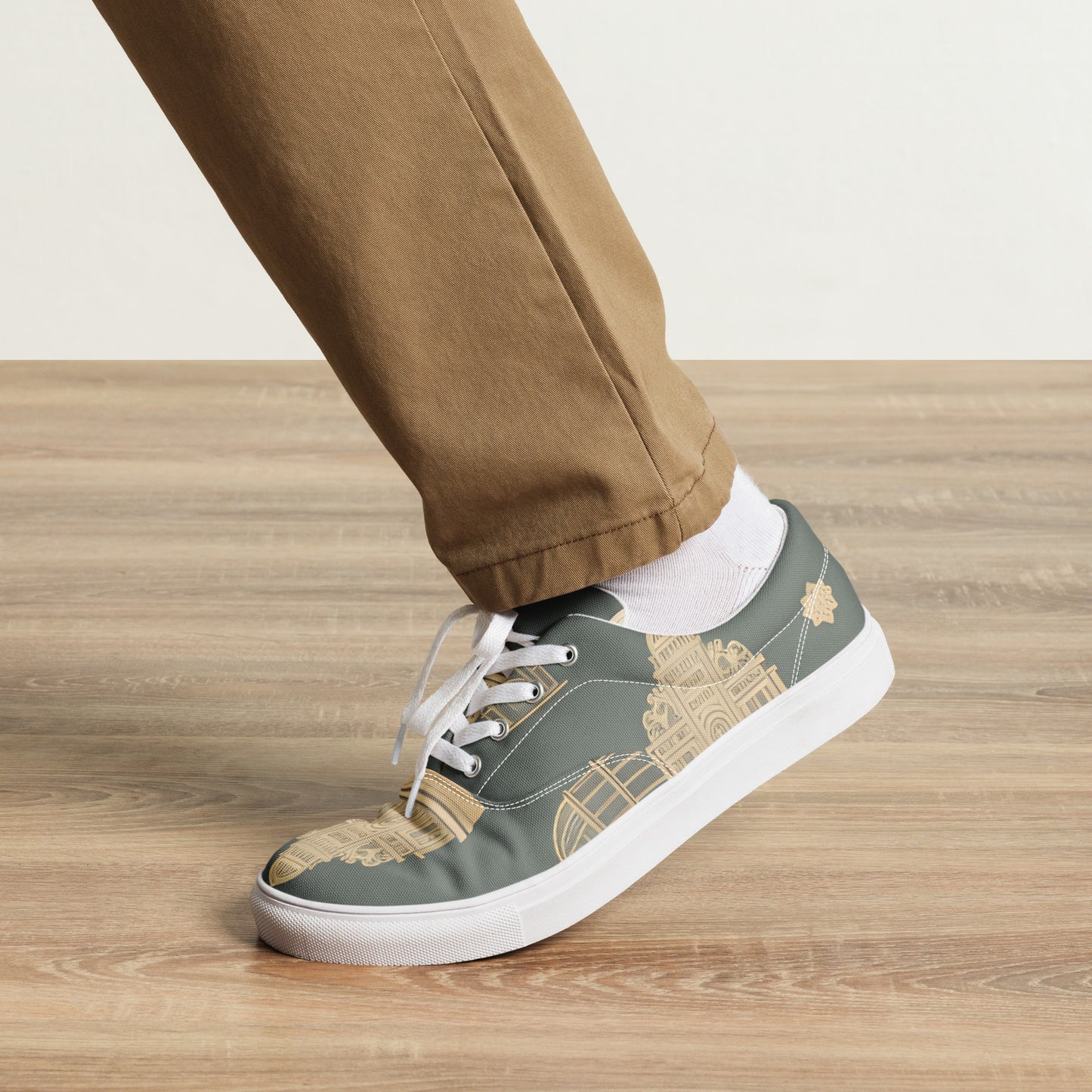 Men’s lace-up canvas shoes