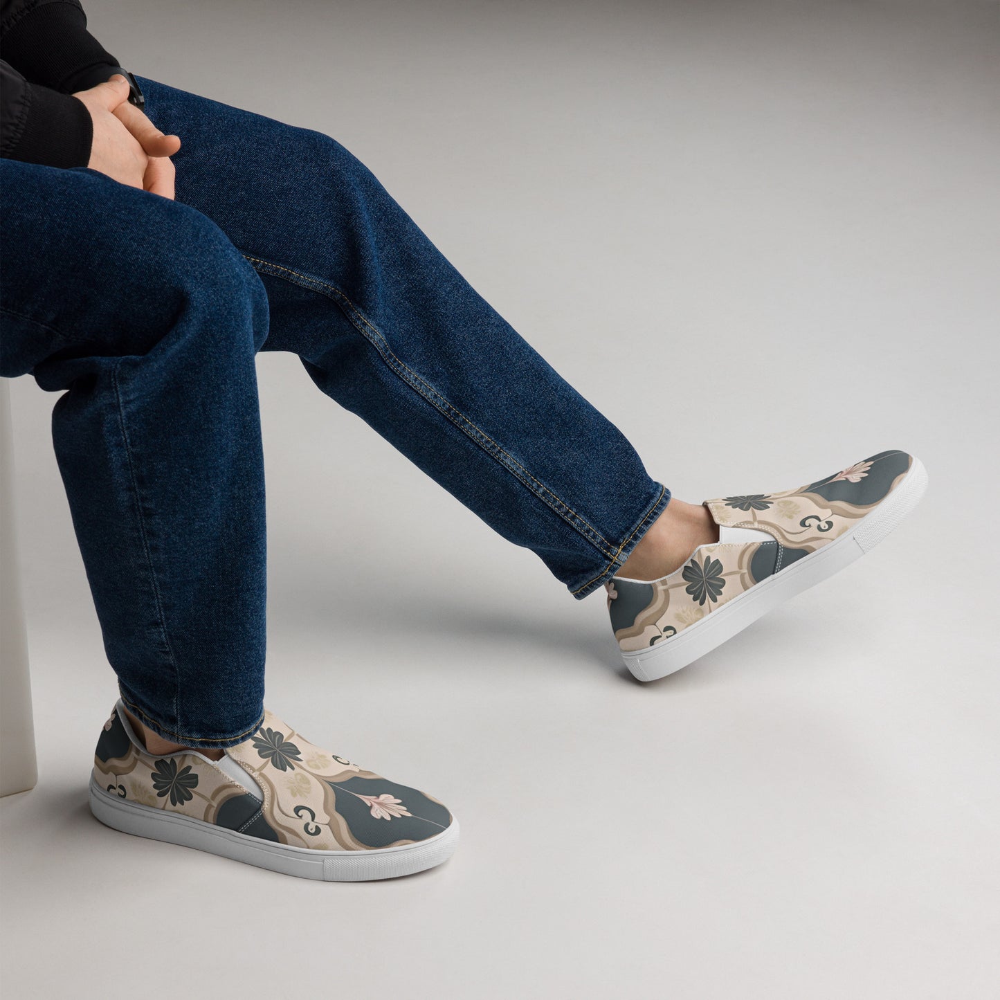 Men’s slip-on canvas shoes