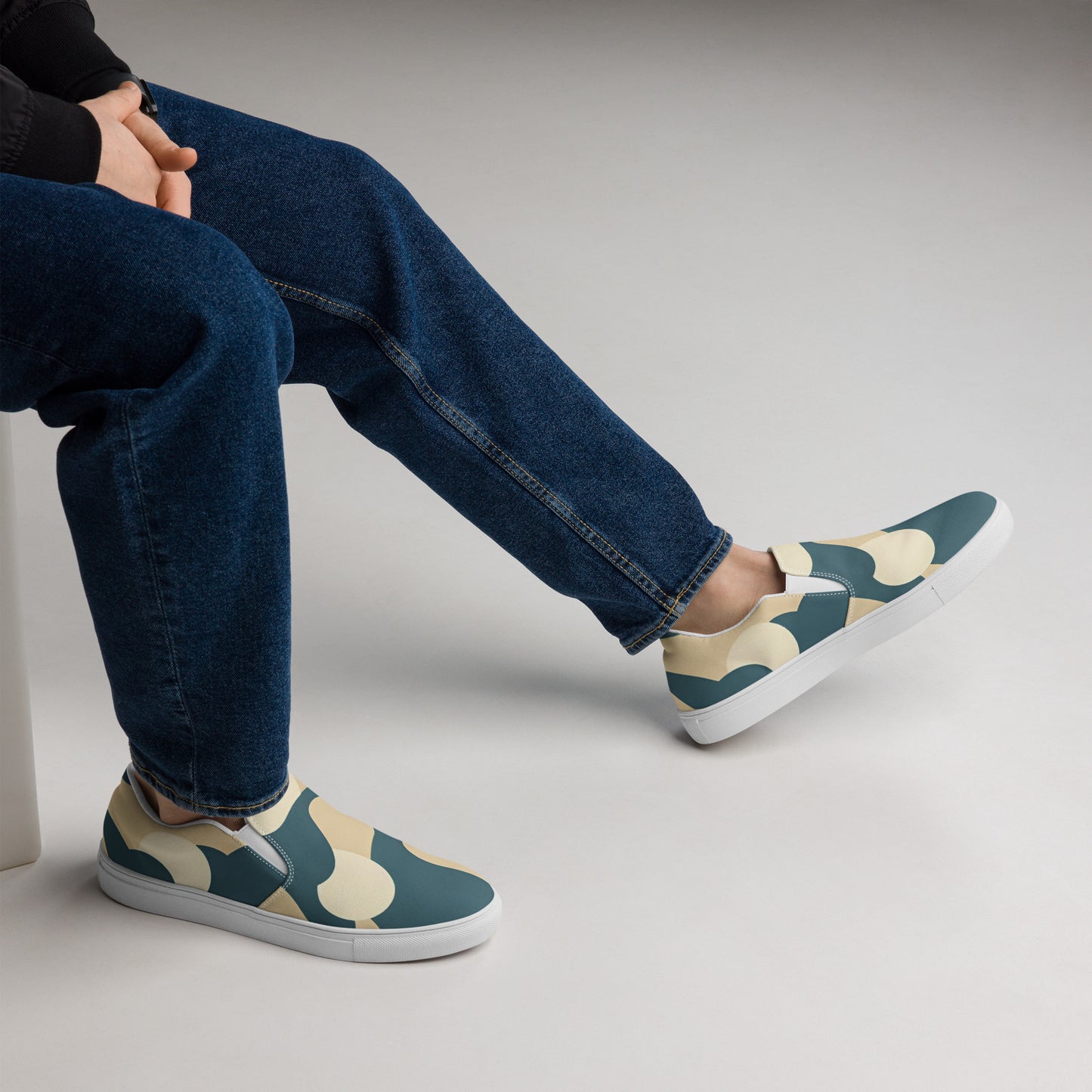 Men’s slip-on canvas shoes