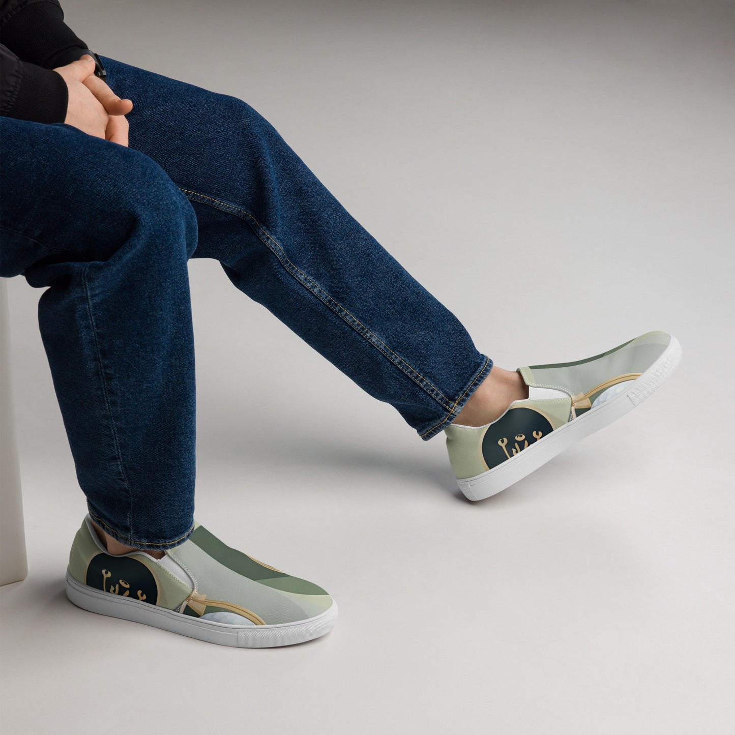 Men’s slip-on canvas shoes