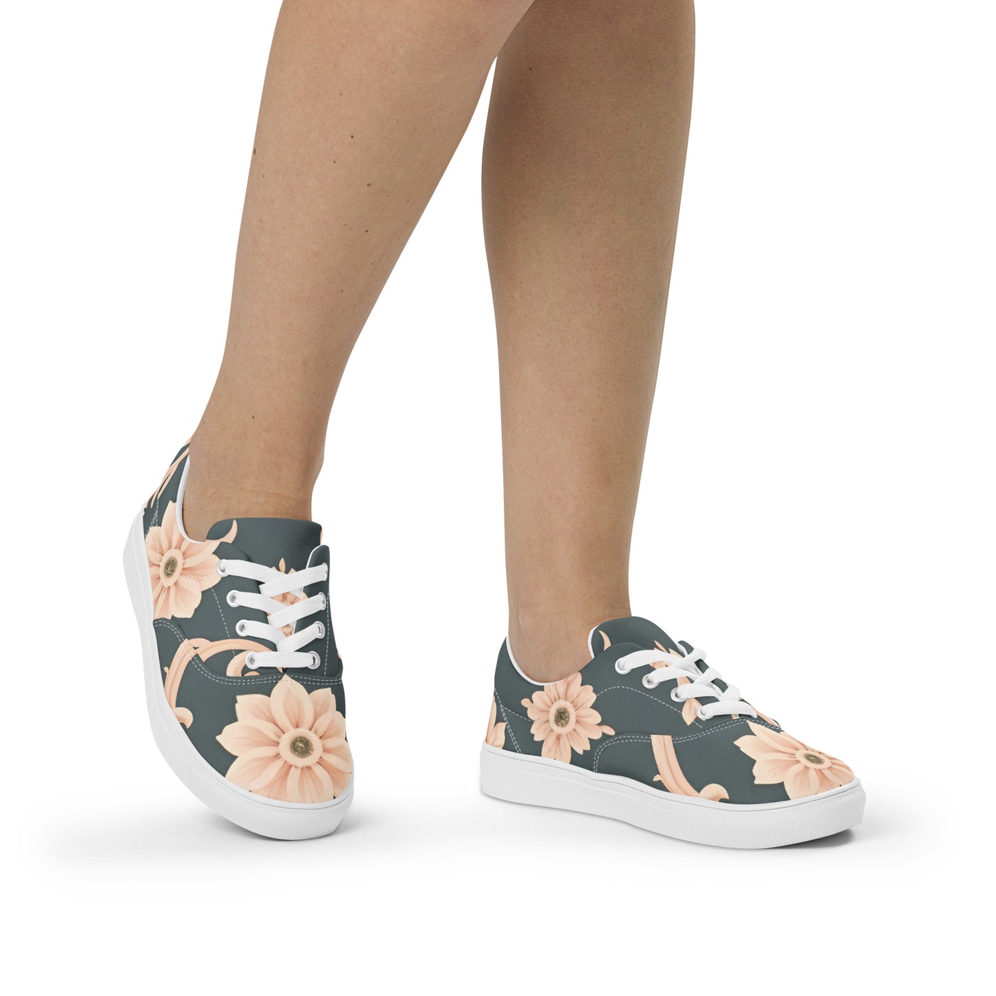 Women’s lace-up canvas shoes