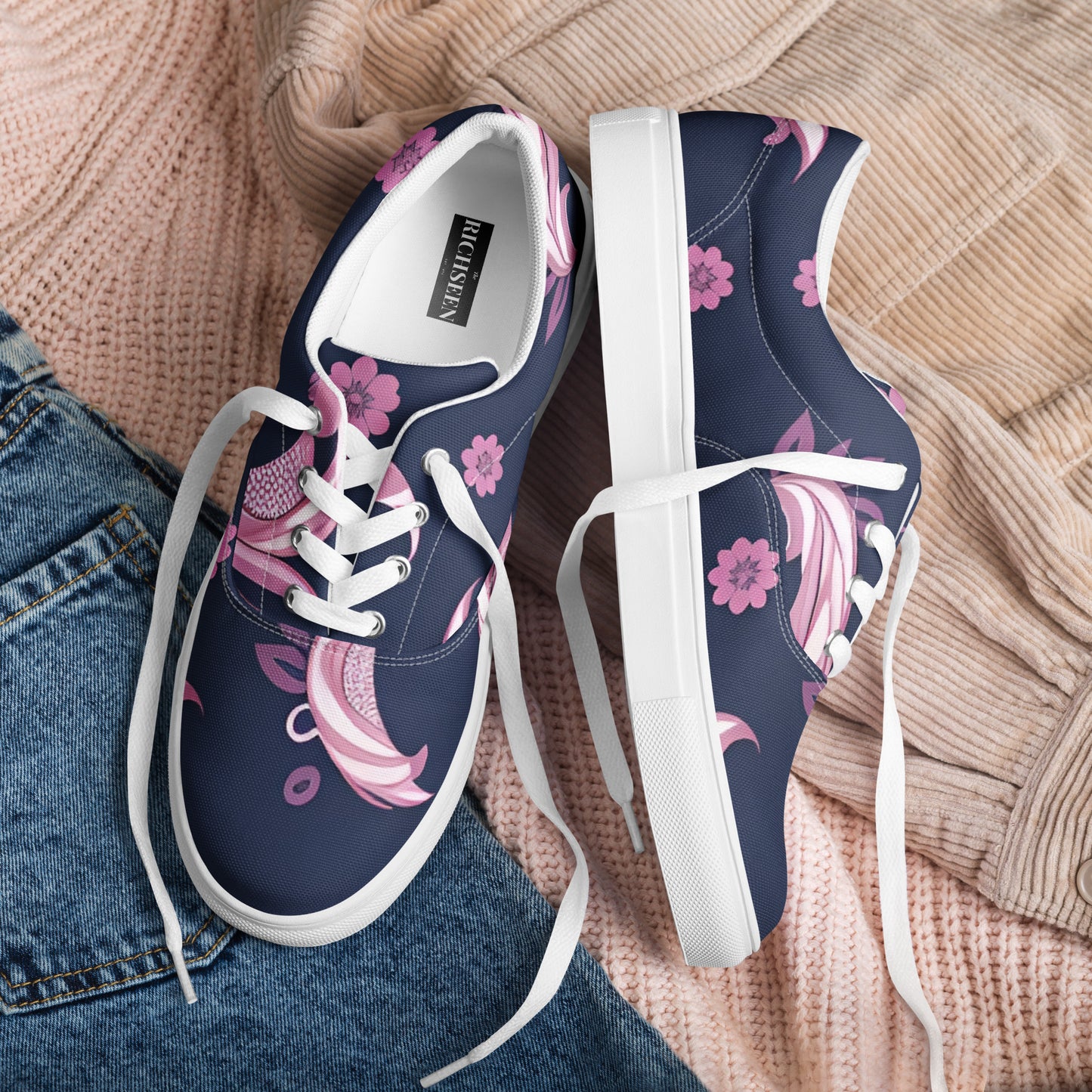 Women’s lace-up canvas shoes