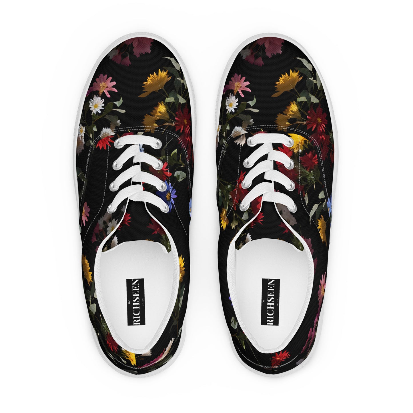 Women’s lace-up canvas shoes