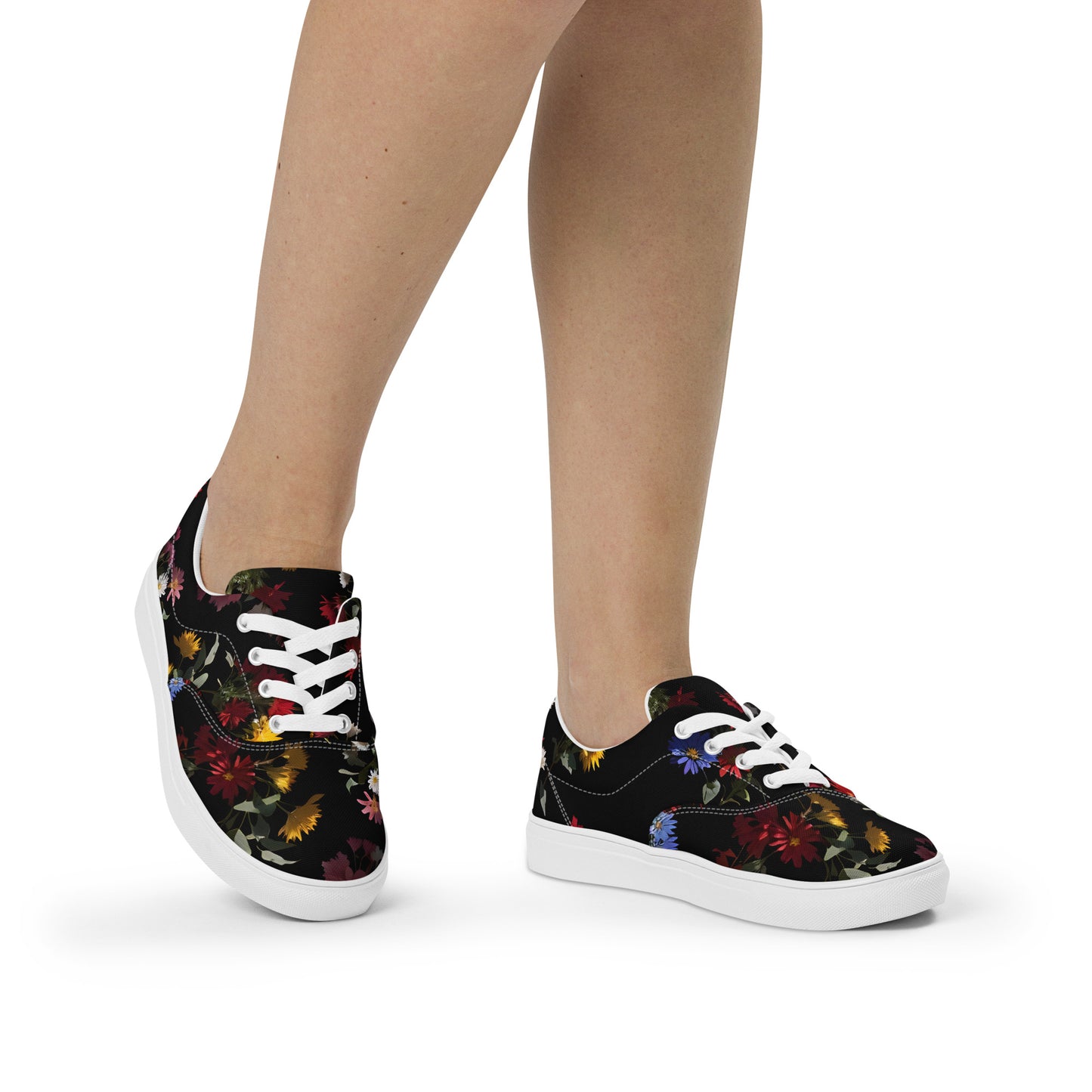 Women’s lace-up canvas shoes