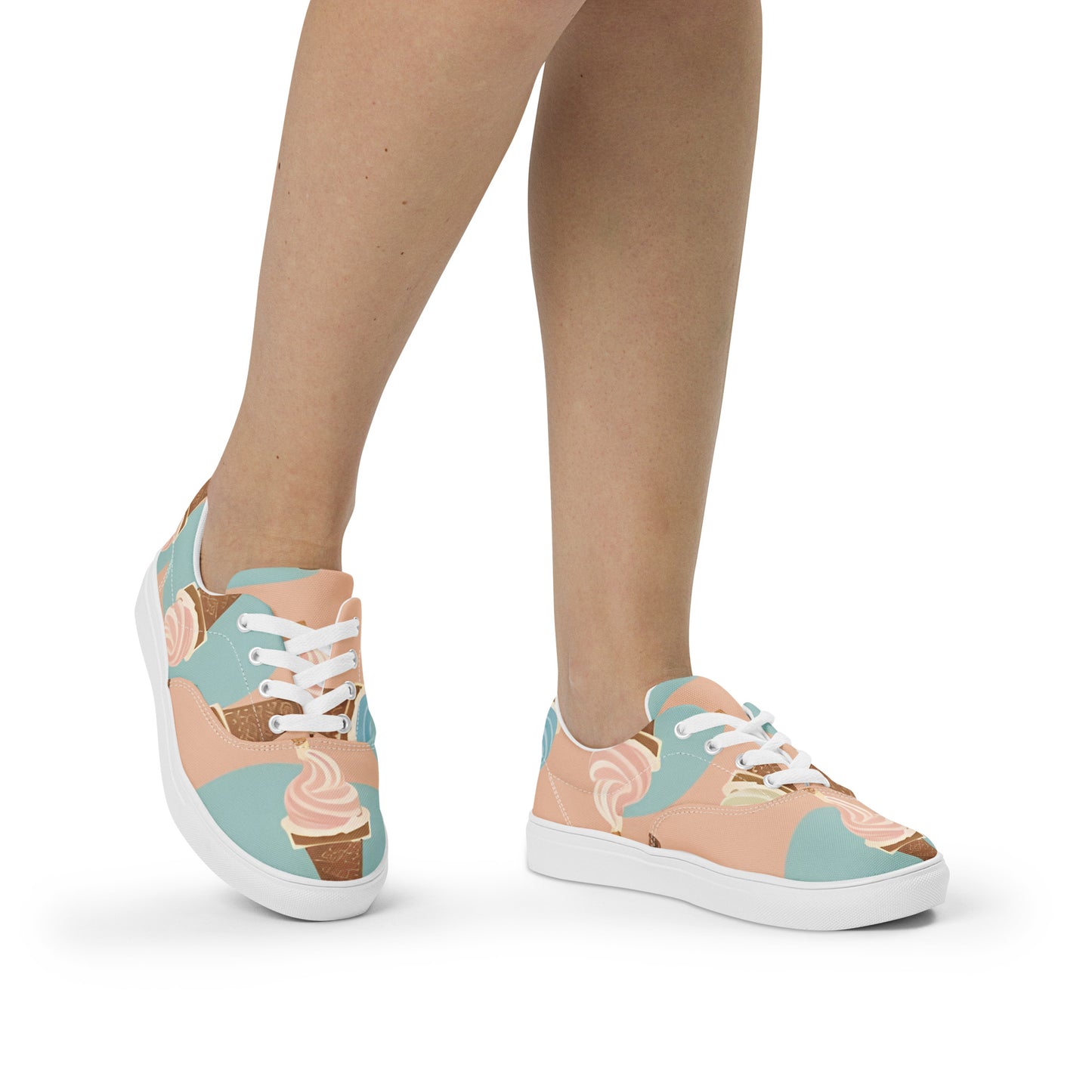 Women’s lace-up canvas shoes