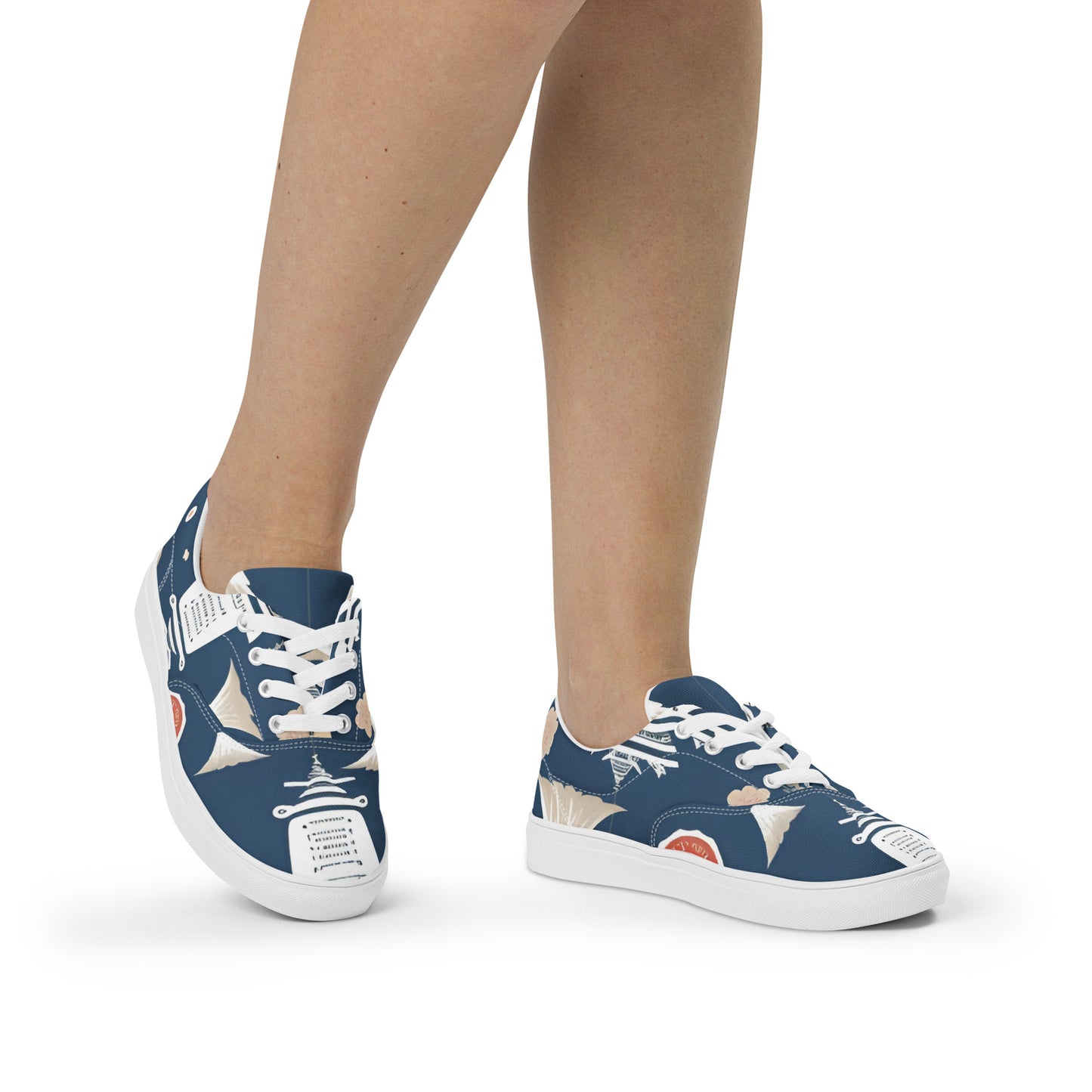 Women’s lace-up canvas shoes