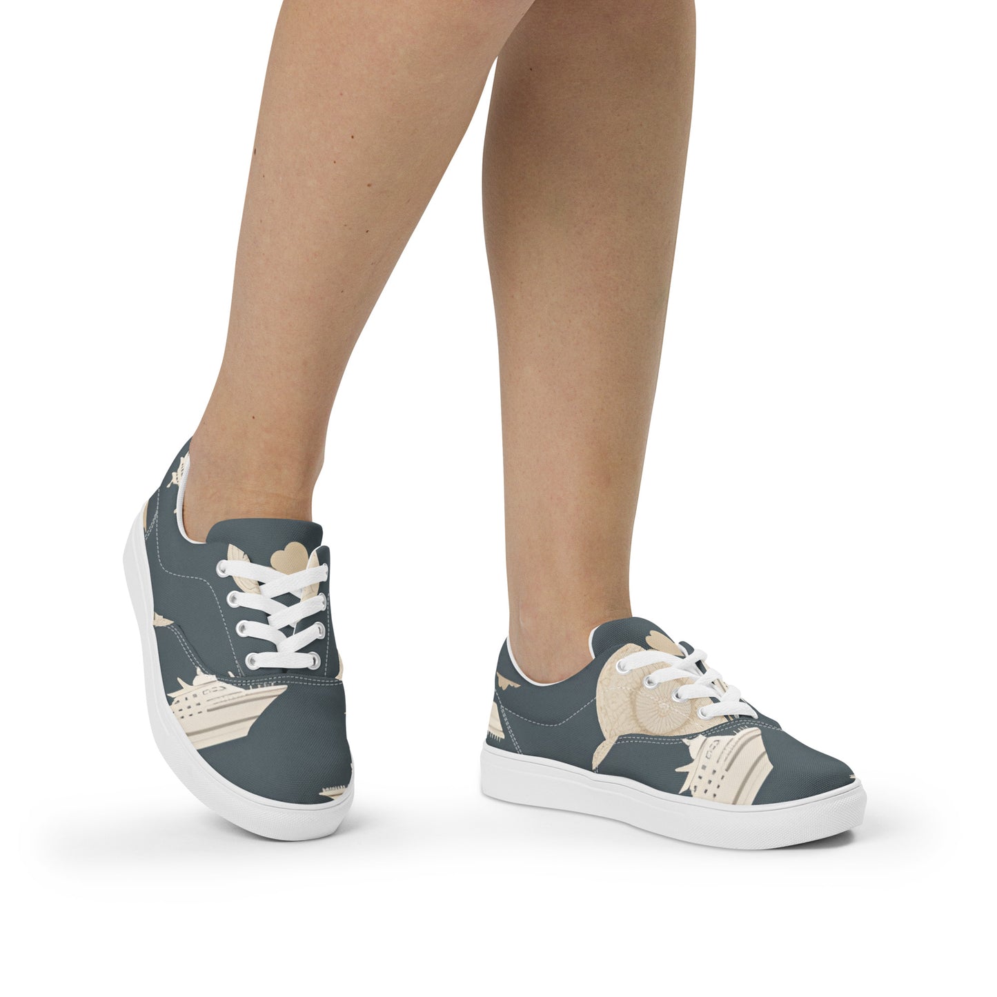 Women’s lace-up canvas shoes