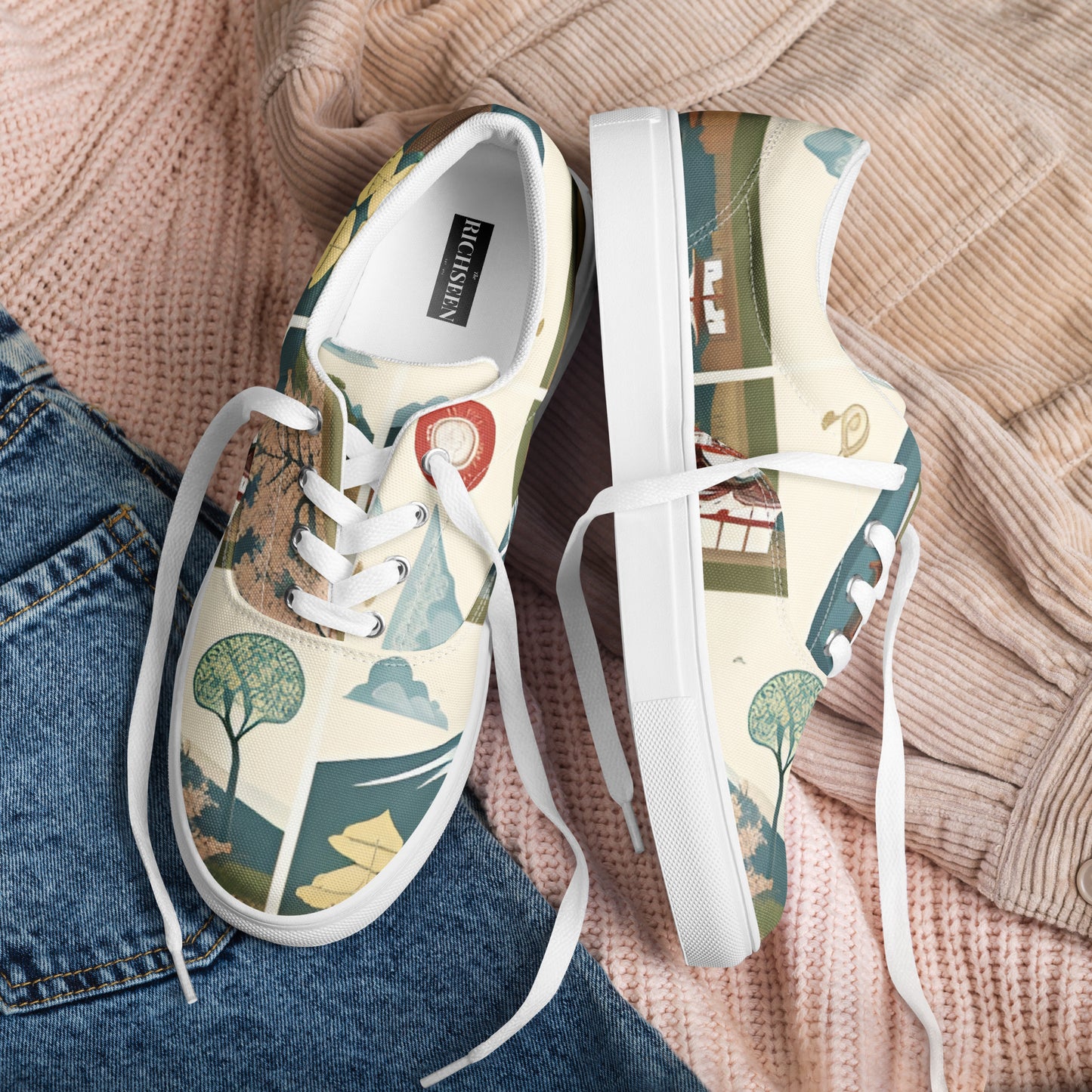 Women’s lace-up canvas shoes