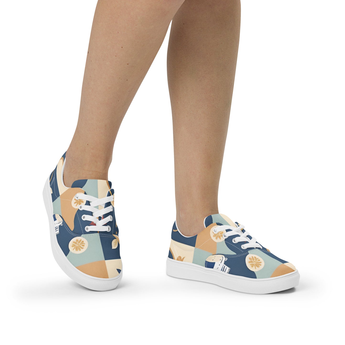 Women’s lace-up canvas shoes