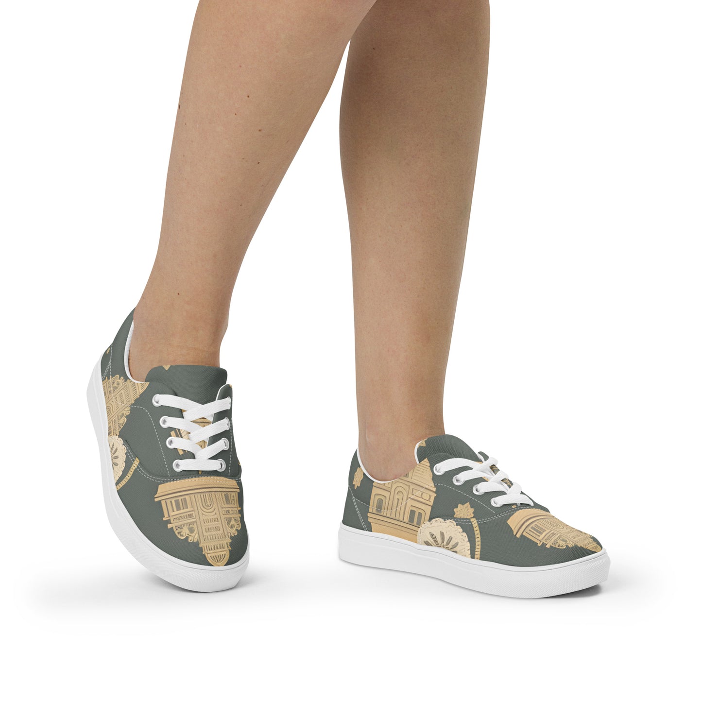 Women’s lace-up canvas shoes