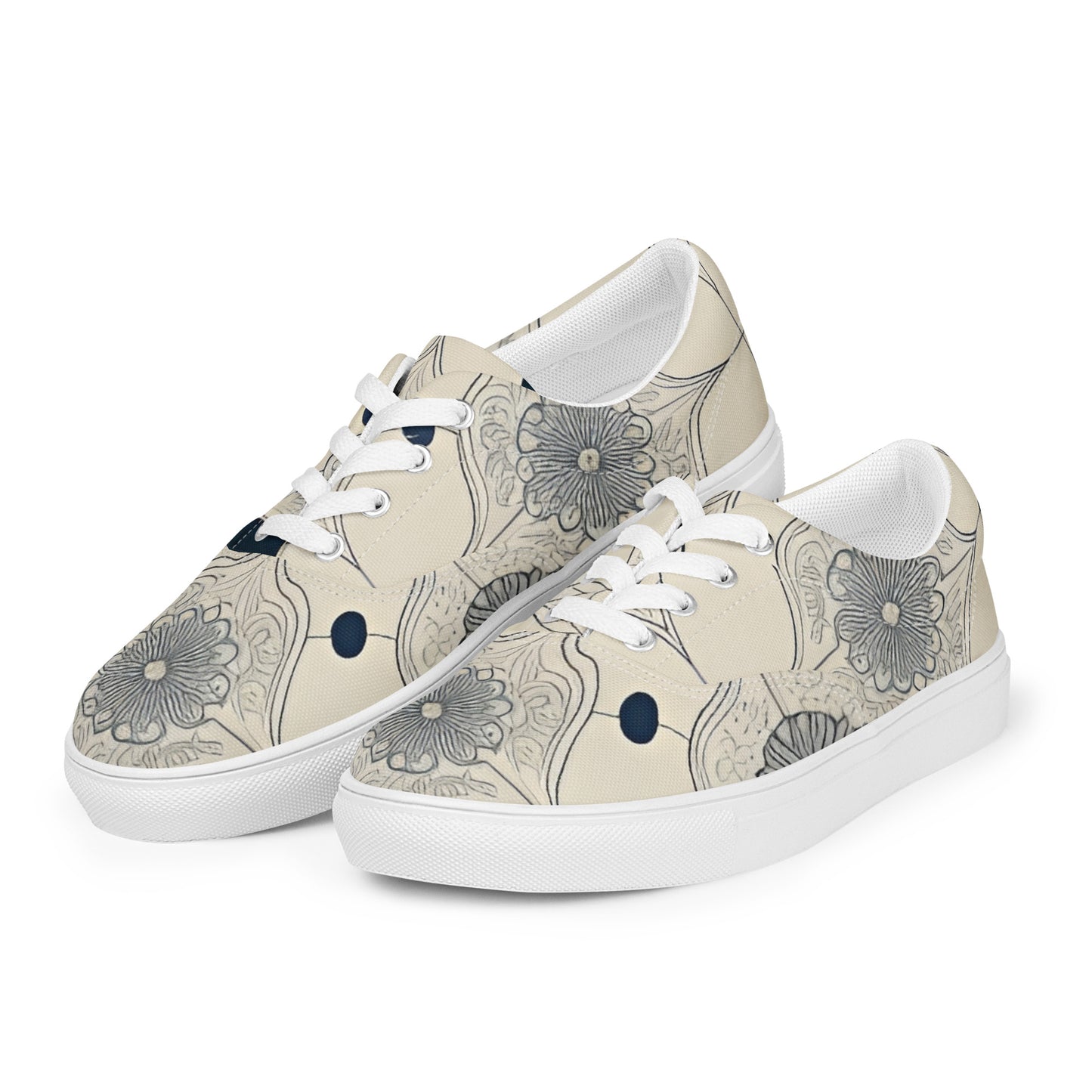 Women’s lace-up canvas shoes