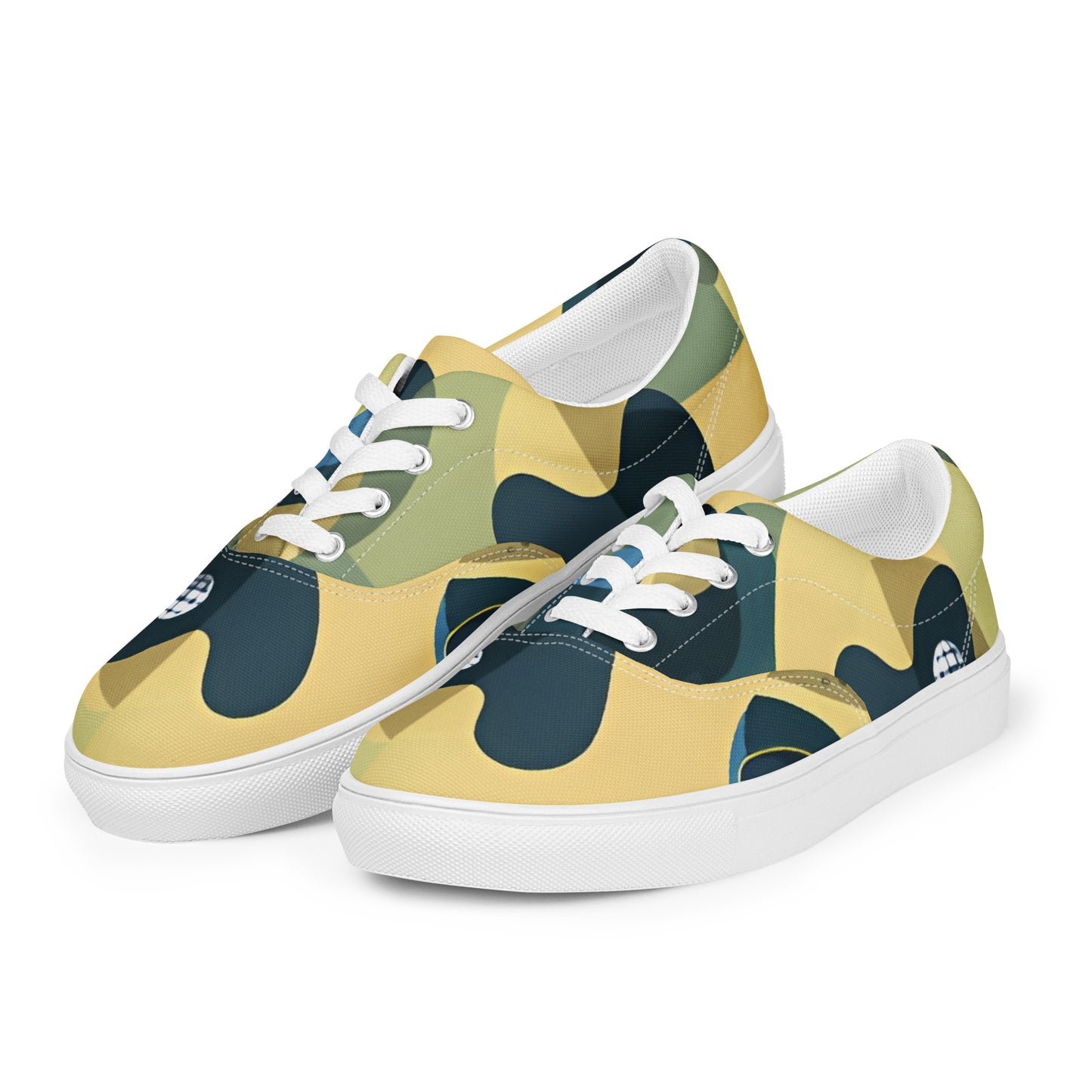 Women’s lace-up canvas shoes