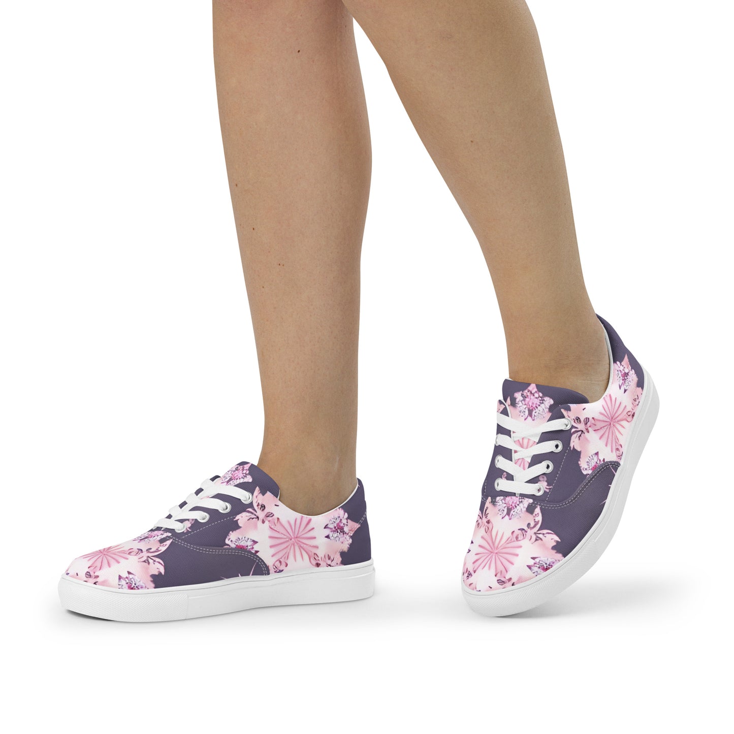 Women’s lace-up canvas shoes