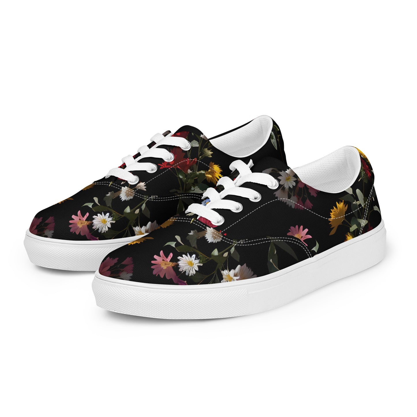 Women’s lace-up canvas shoes