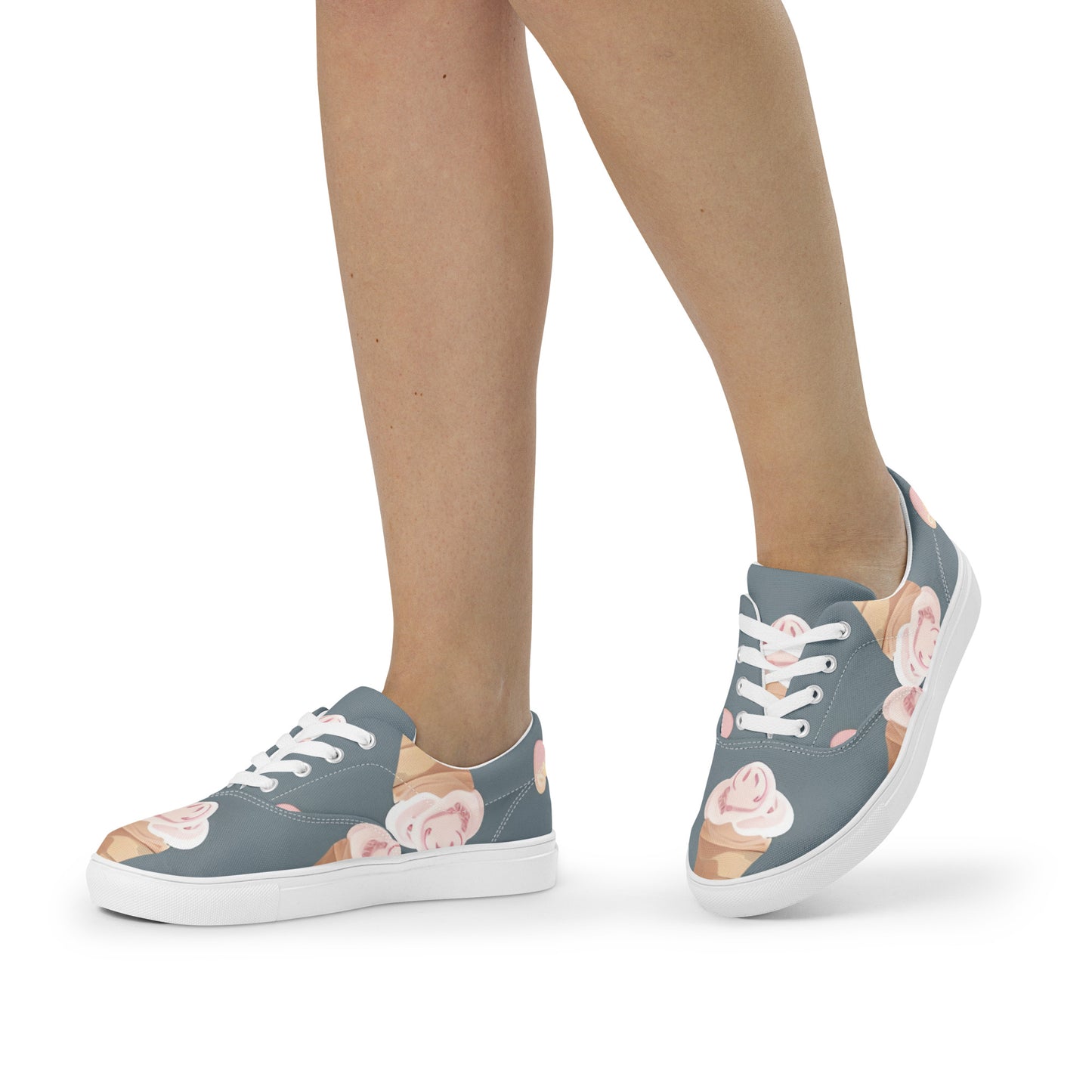 Women’s lace-up canvas shoes