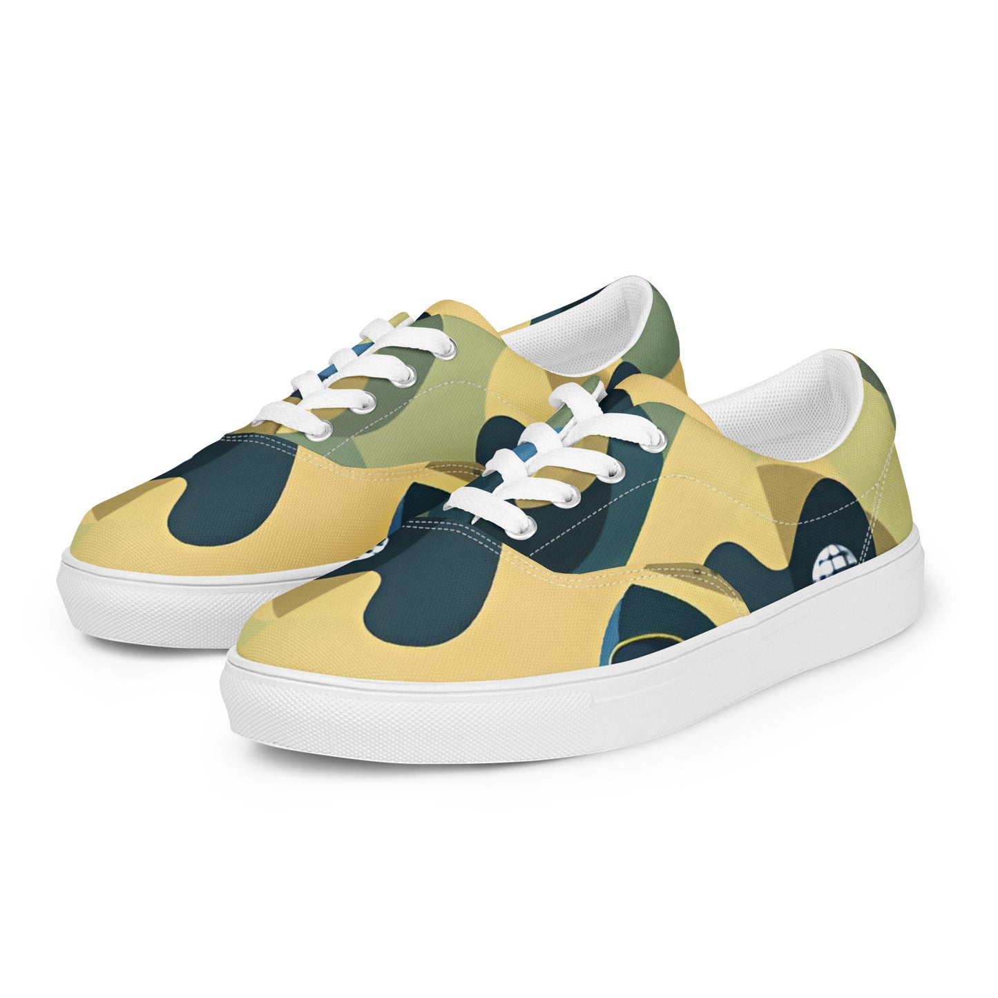 Women’s lace-up canvas shoes